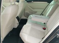 VOLKSWAGEN PASSAT VIII 2.0 TDI BMT Highline DSG MO.-i. 2 Tulaj. Szervizkönyv! PANORÁMA TETŐ. FÉLBŐR BELSŐ. KAMERA. NAVIGÁCIÓ