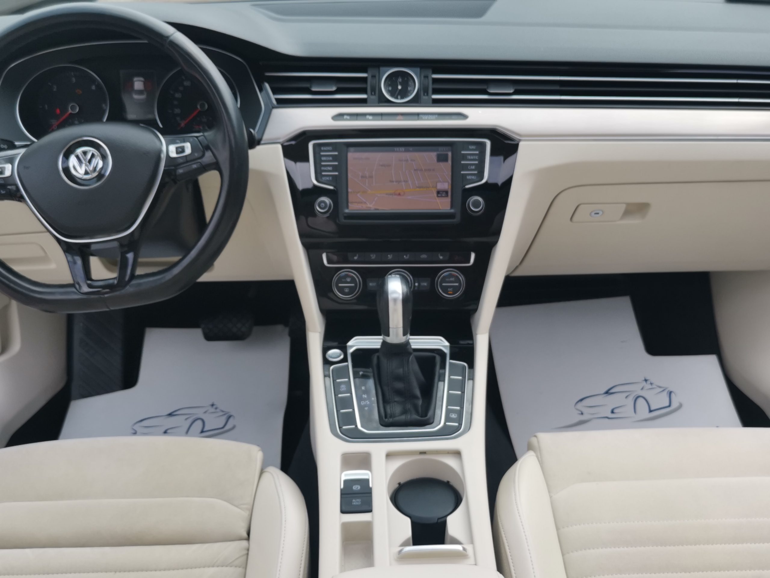 VOLKSWAGEN PASSAT VIII 2.0 TDI BMT Highline DSG MO.-i. 2 Tulaj. Szervizkönyv! PANORÁMA TETŐ. FÉLBŐR BELSŐ. KAMERA. NAVIGÁCIÓ