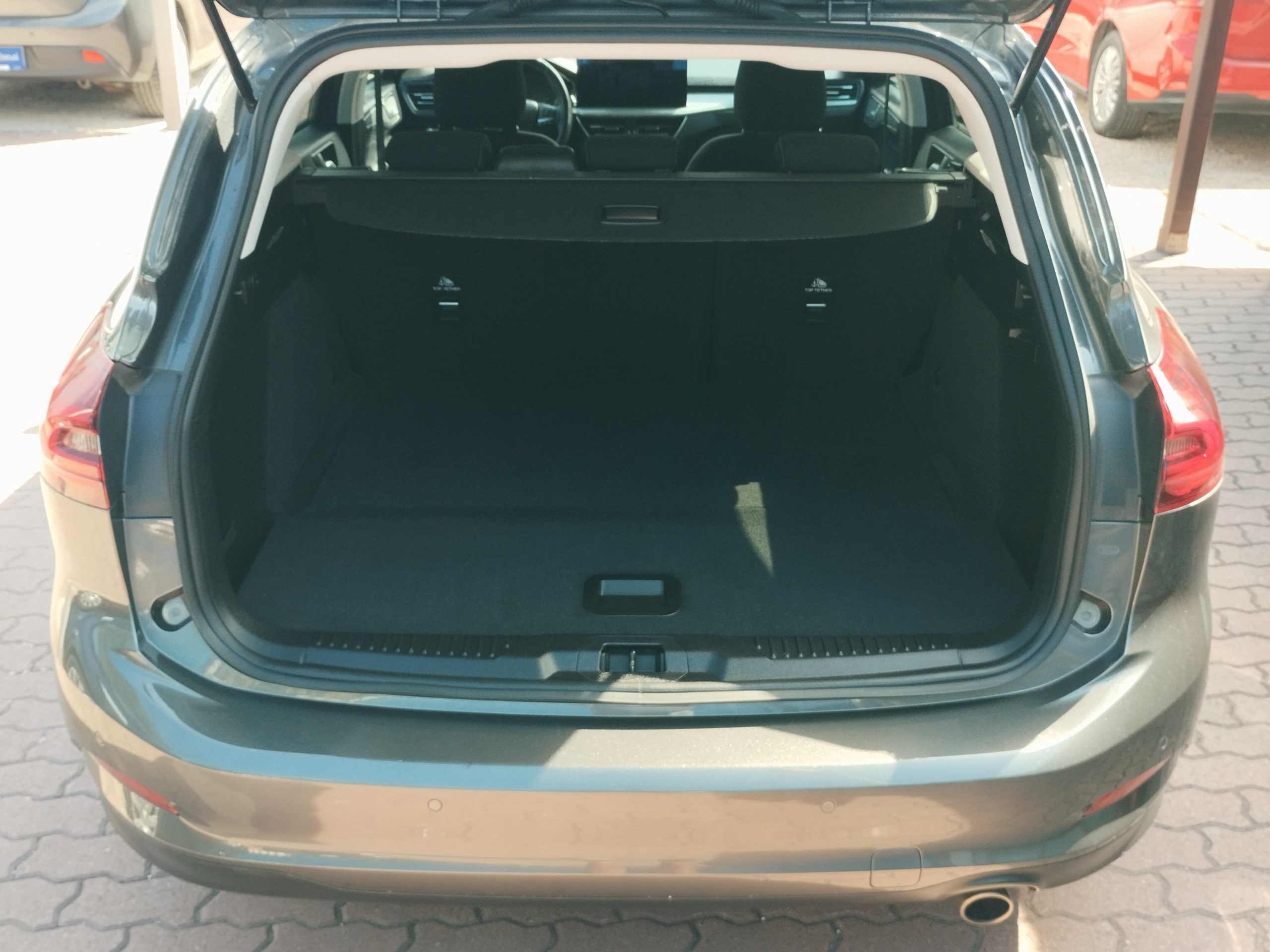 FORD FOCUS 1.5 EcoBlue Titanium (Automata) MO.-i. 2. Tulaj. Szervizkönyv! ÁFÁ-s! NAVIGÁCIÓ. TEMPOMAT. KAMERA