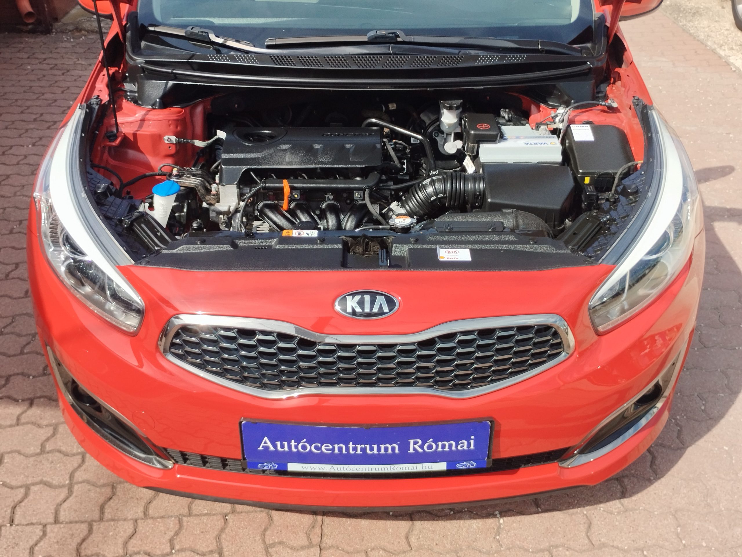KIA CEE'D 1.4 CVVT LX Red Line. 2. Tulaj. Szervizkönyv! TEMPOMAT. PARKRADAR. ÜLÉSFŰTÉS