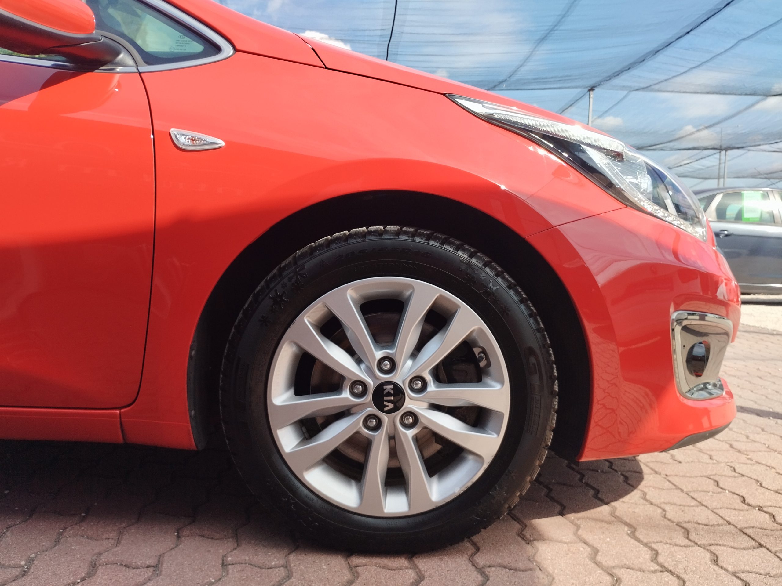 KIA CEE'D 1.4 CVVT LX Red Line. 2. Tulaj. Szervizkönyv! TEMPOMAT. PARKRADAR. ÜLÉSFŰTÉS