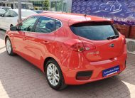 KIA CEE'D 1.4 CVVT LX Red Line. 2. Tulaj. Szervizkönyv! TEMPOMAT. PARKRADAR. ÜLÉSFŰTÉS