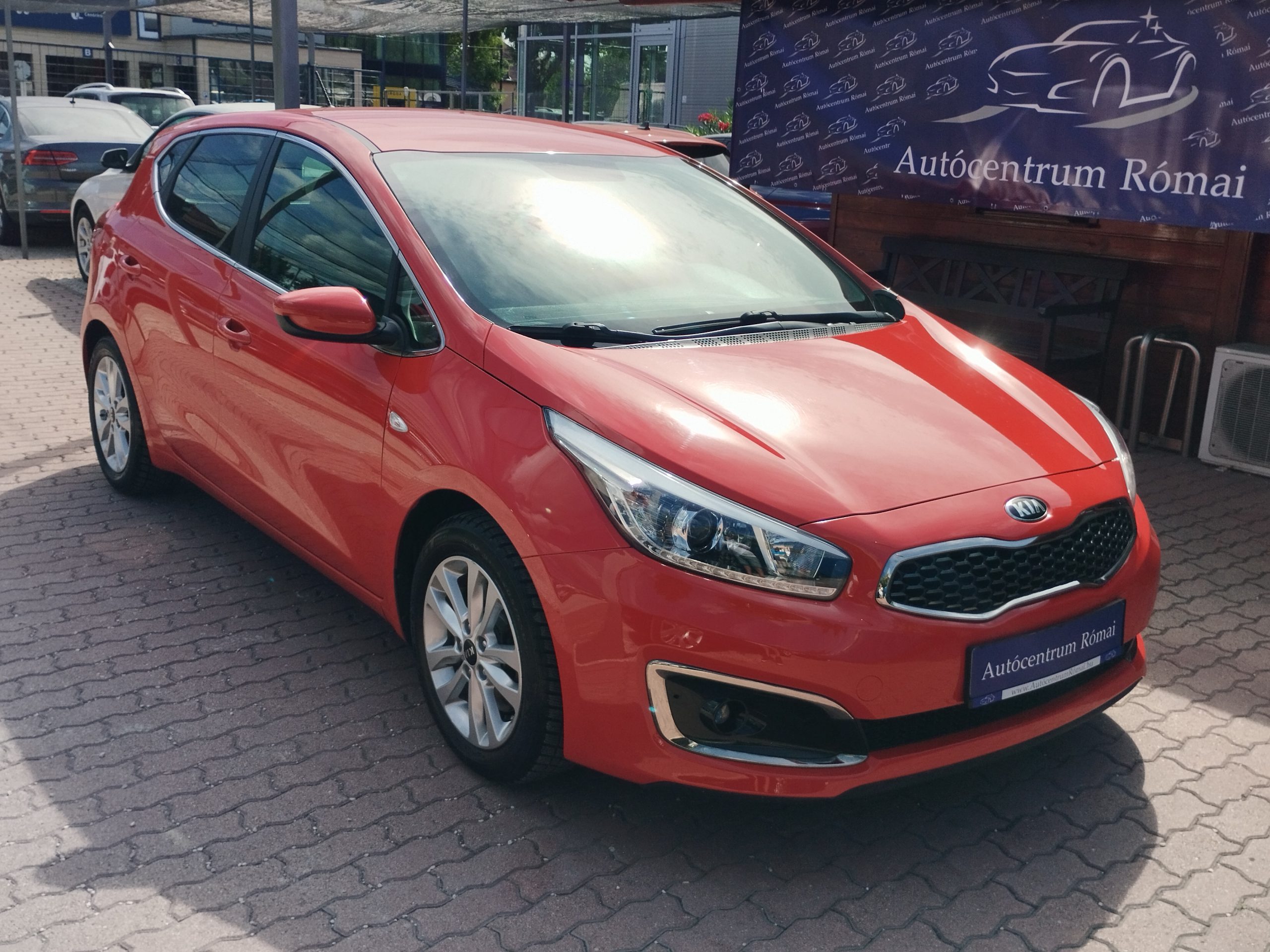 KIA CEE'D 1.4 CVVT LX Red Line. 2. Tulaj. Szervizkönyv! TEMPOMAT. PARKRADAR. ÜLÉSFŰTÉS