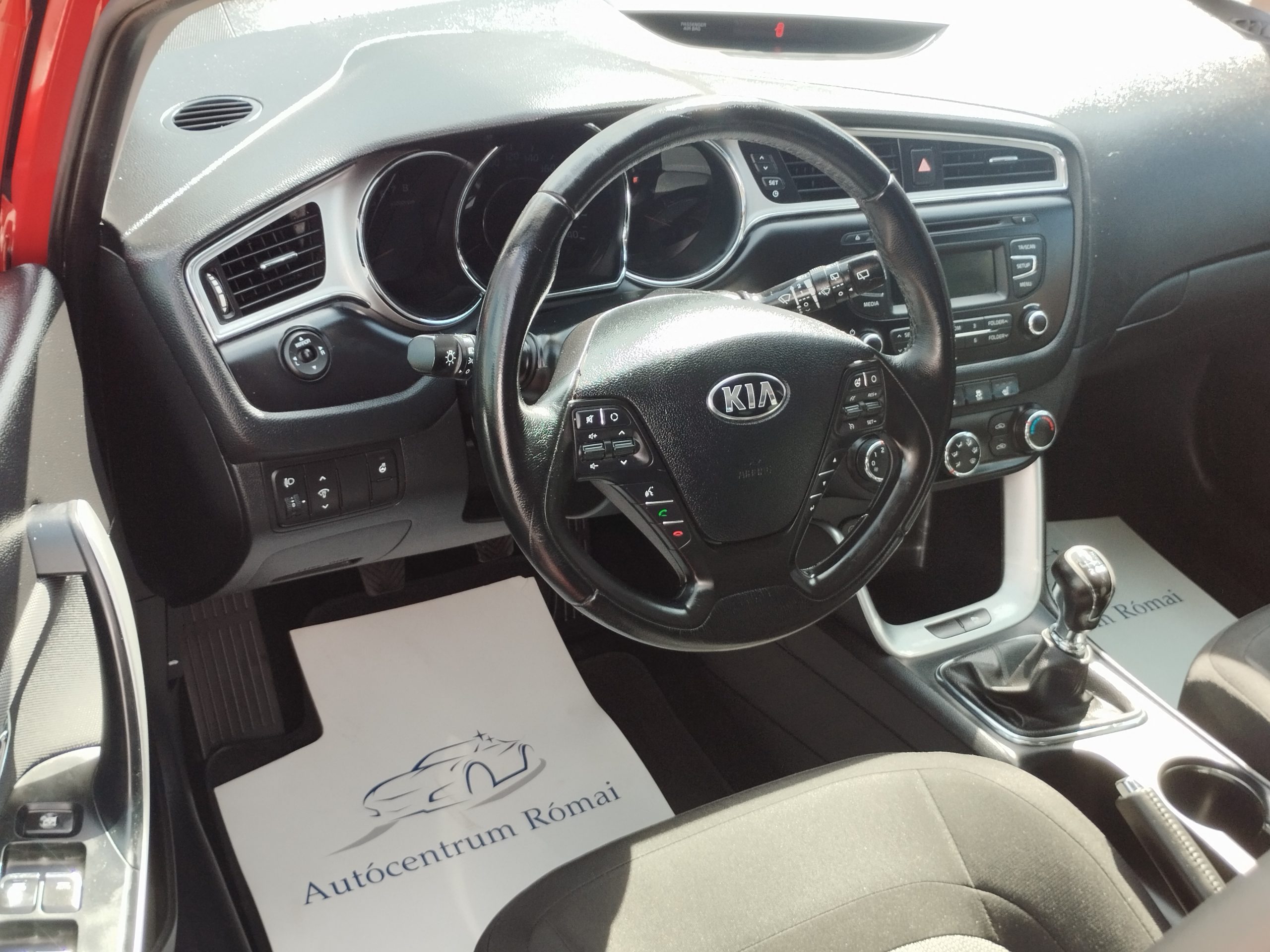 KIA CEE'D 1.4 CVVT LX Red Line. 2. Tulaj. Szervizkönyv! TEMPOMAT. PARKRADAR. ÜLÉSFŰTÉS