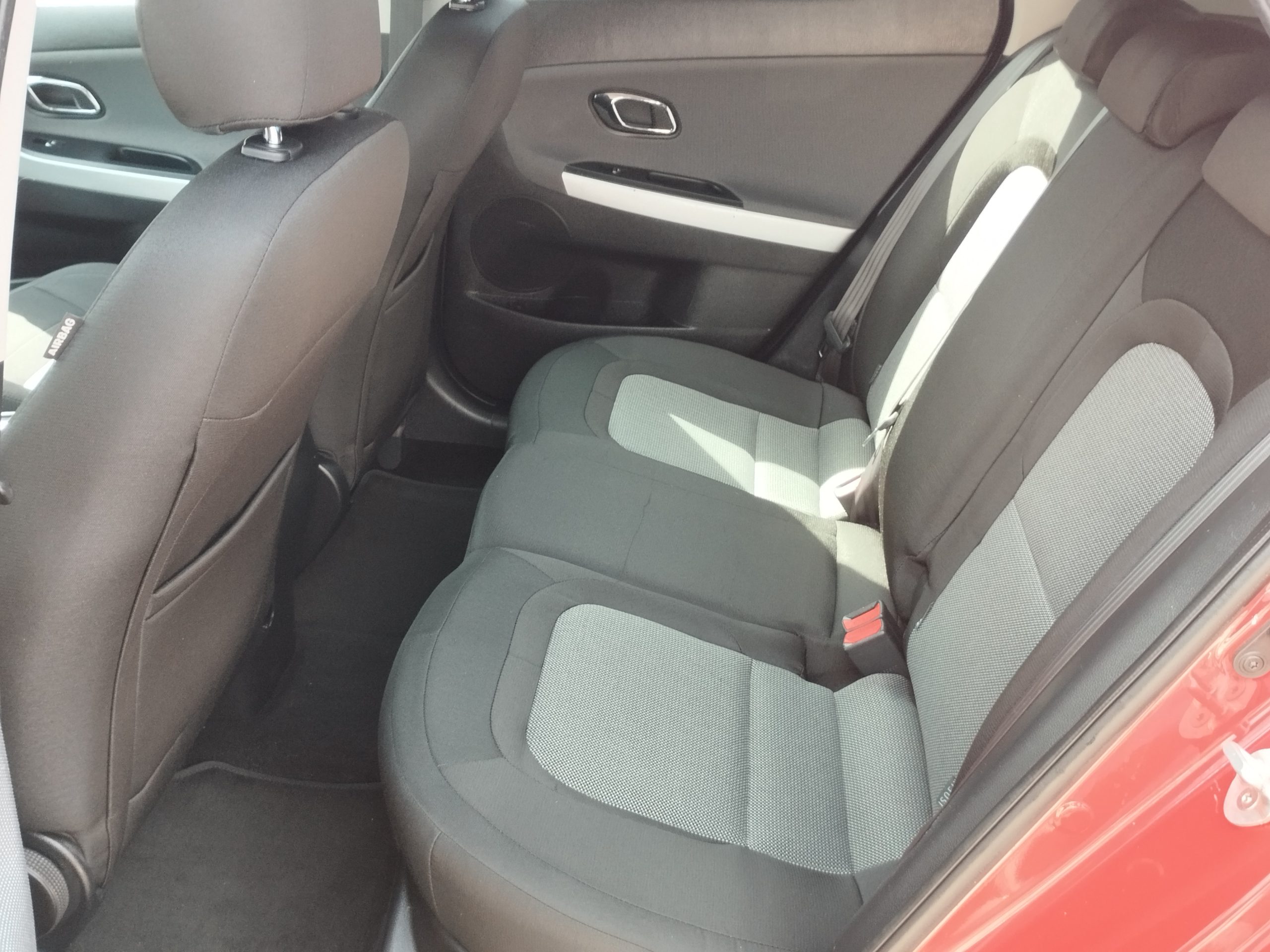KIA CEE'D 1.4 CVVT LX Red Line. 2. Tulaj. Szervizkönyv! TEMPOMAT. PARKRADAR. ÜLÉSFŰTÉS