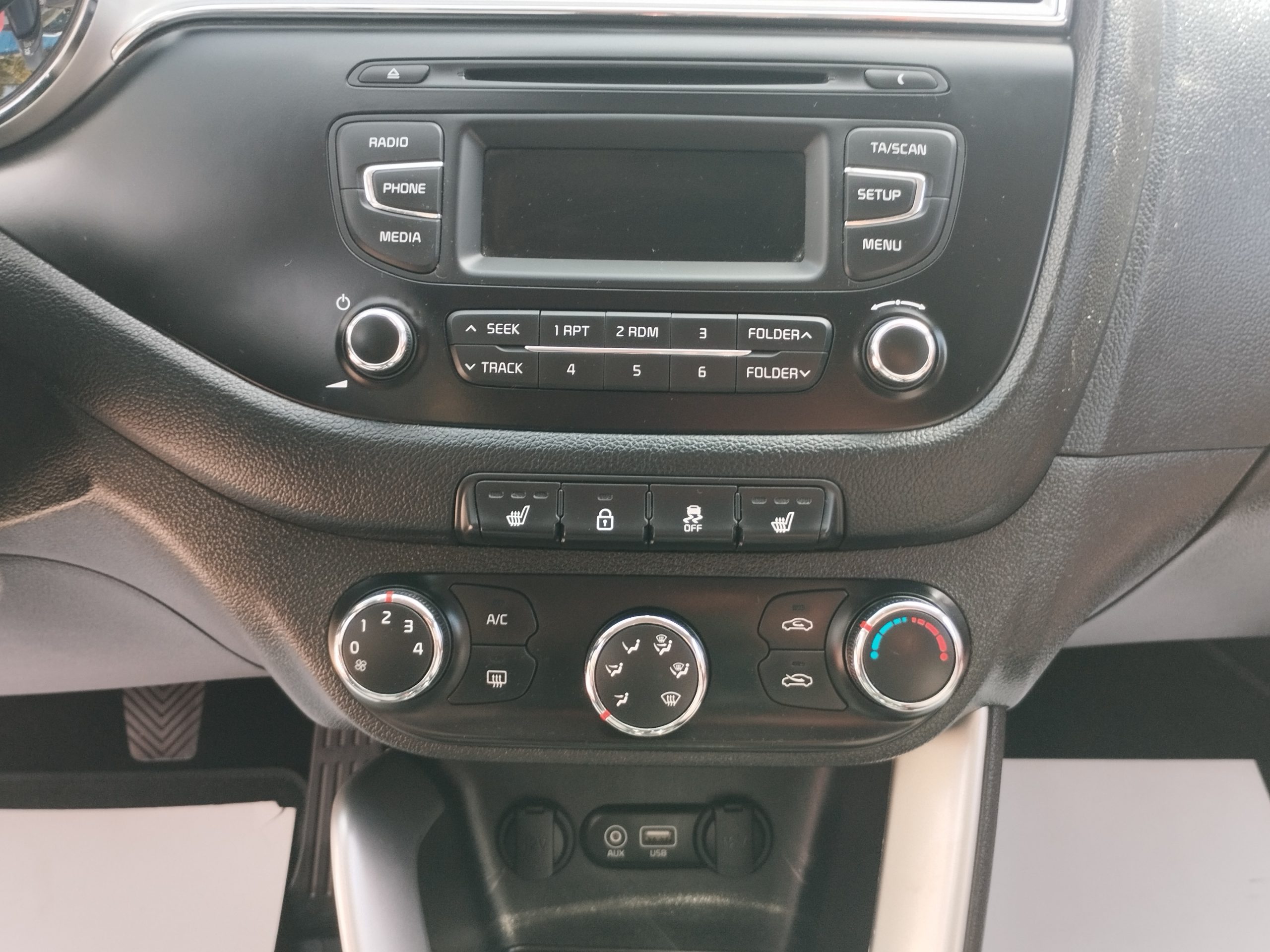KIA CEE'D 1.4 CVVT LX Red Line. 2. Tulaj. Szervizkönyv! TEMPOMAT. PARKRADAR. ÜLÉSFŰTÉS