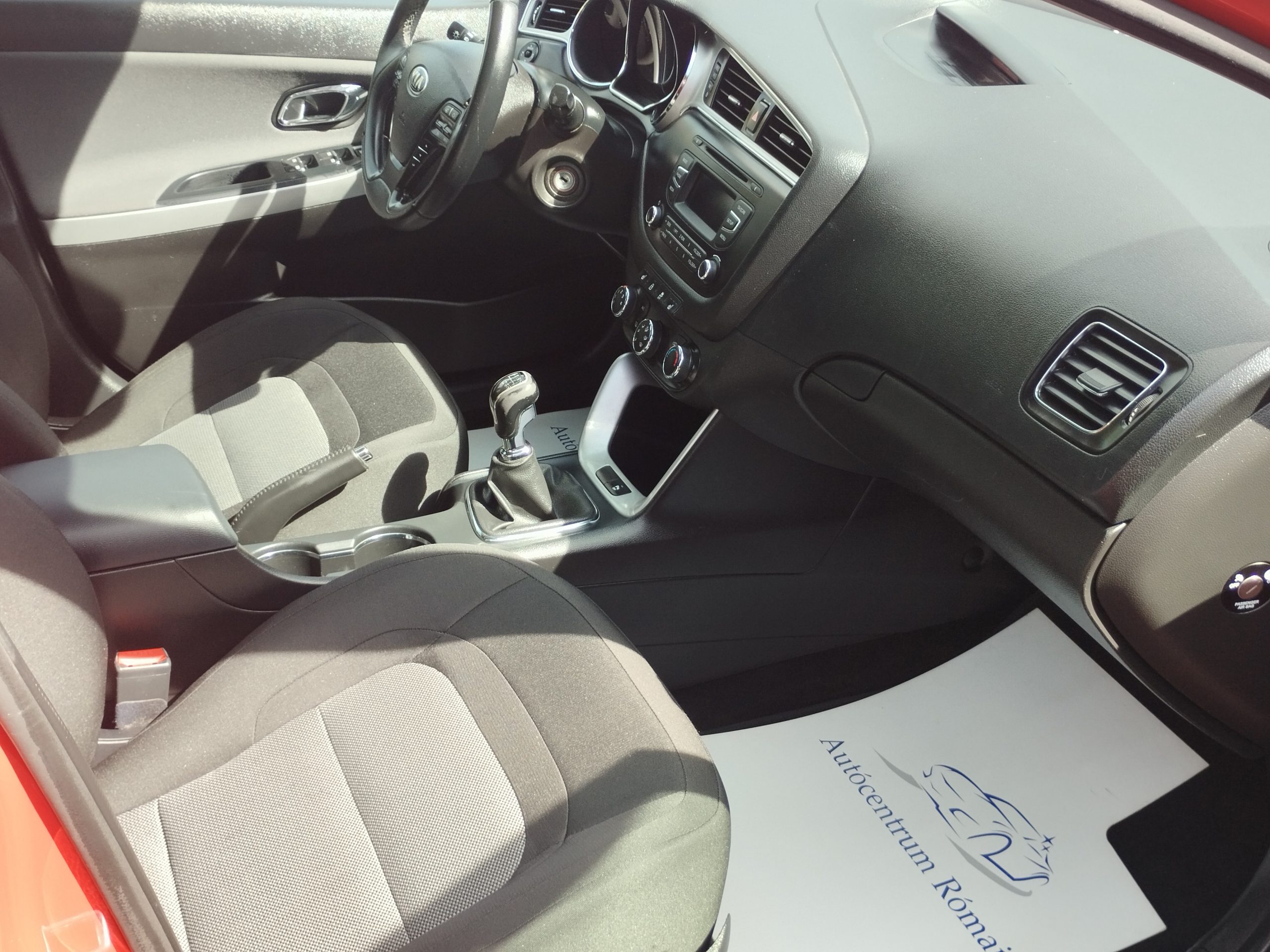 KIA CEE'D 1.4 CVVT LX Red Line. 2. Tulaj. Szervizkönyv! TEMPOMAT. PARKRADAR. ÜLÉSFŰTÉS