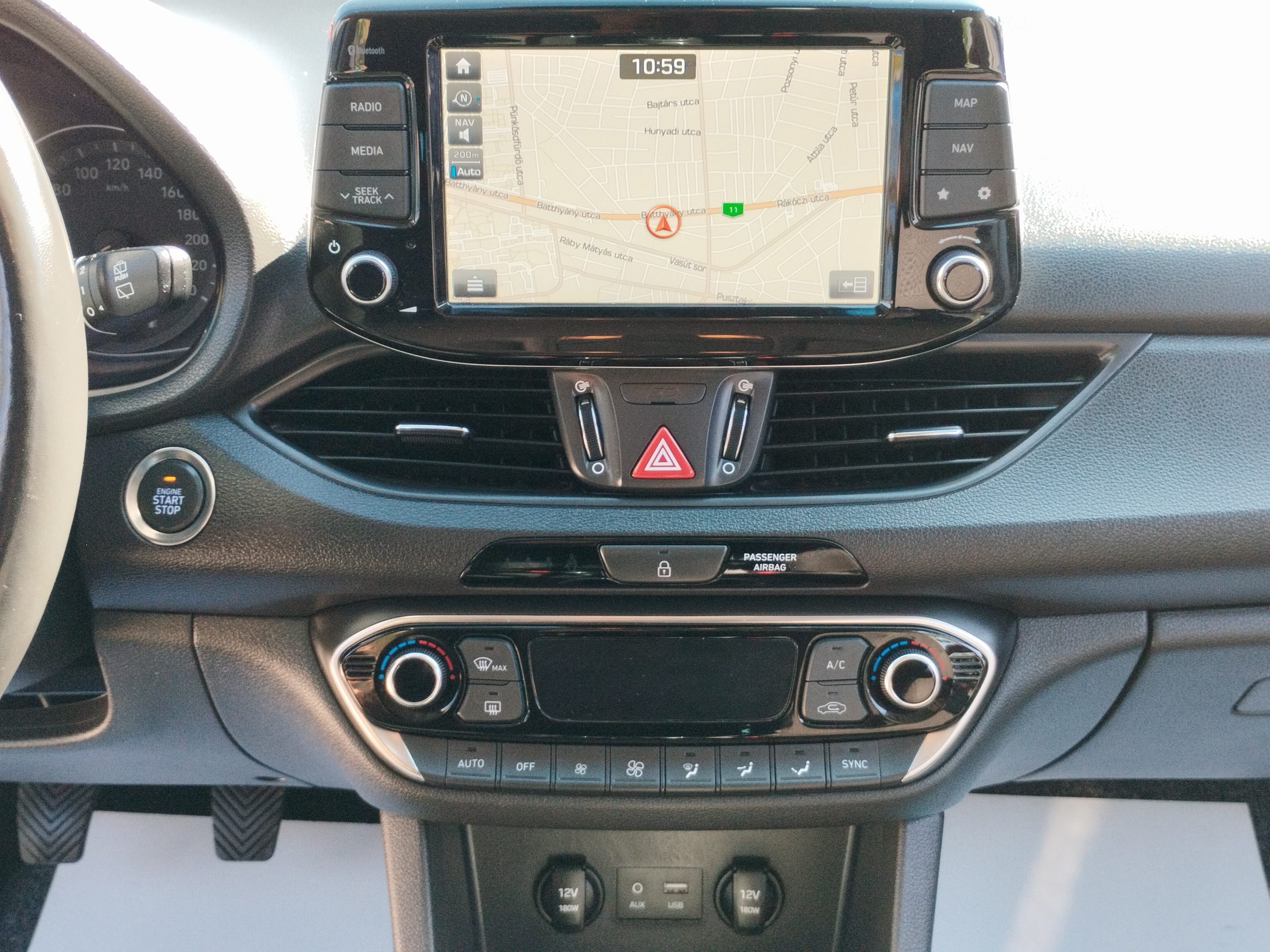 HYUNDAI I30 1.4 T-GDi GO! Plus 2. Tulaj. Szervizkönyv! NAVIGÁCIÓ. TEMPOMAT. KAMERA. ÜLÉSFŰTÉS