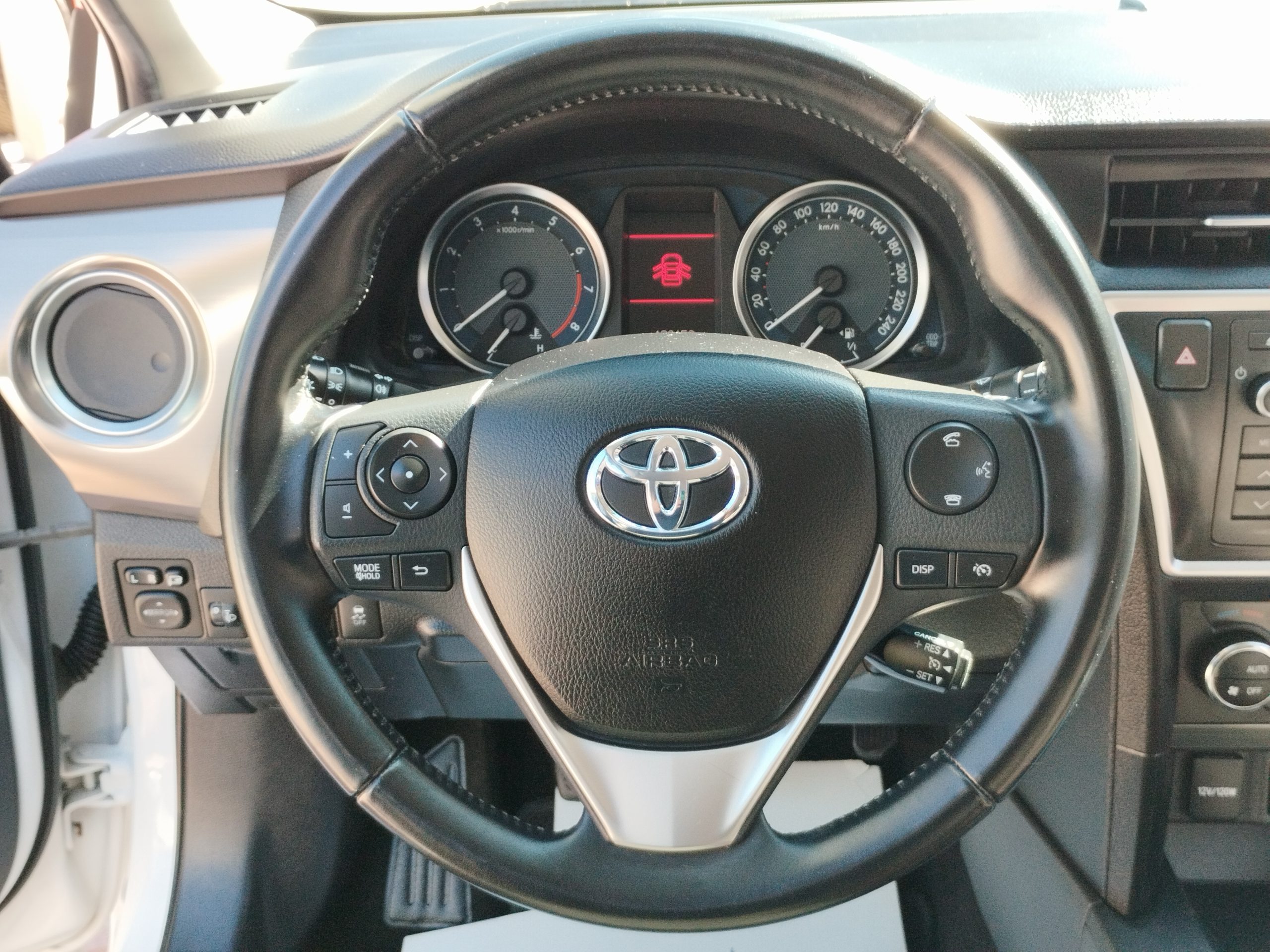TOYOTA AURIS 1.6 Limited 1. Tulaj. 130.000km! TEMPOMAT. KAMERA. PARKRADAR. ALUFELNI