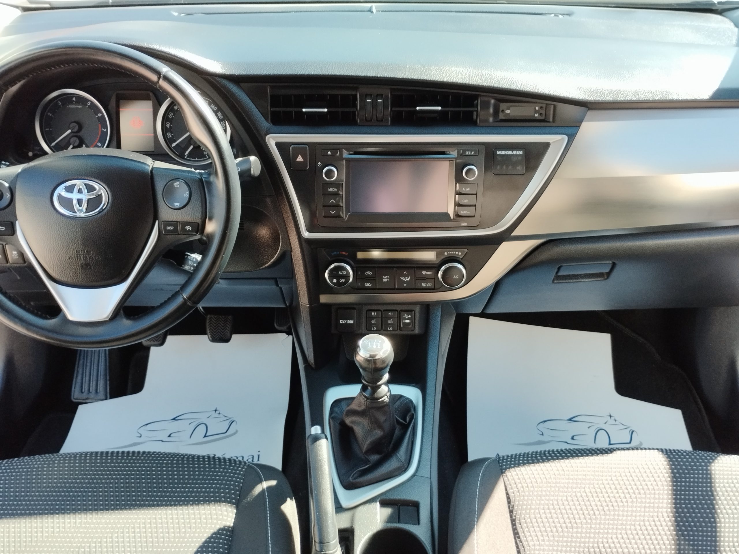 TOYOTA AURIS 1.6 Limited 1. Tulaj. 130.000km! TEMPOMAT. KAMERA. PARKRADAR. ALUFELNI