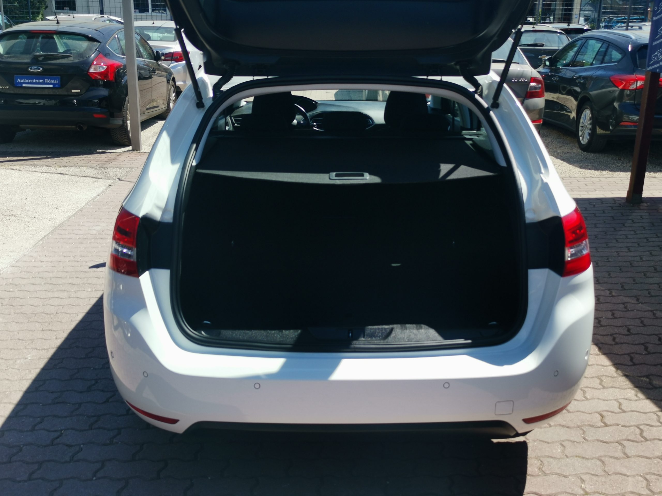 PEUGEOT 308 SW 1.5 BlueHDi Active MO.-i. 1. Tulaj. Szervizkönyv! TEMPOMAT. PARKRADAR. ÜLÉSFŰTÉS