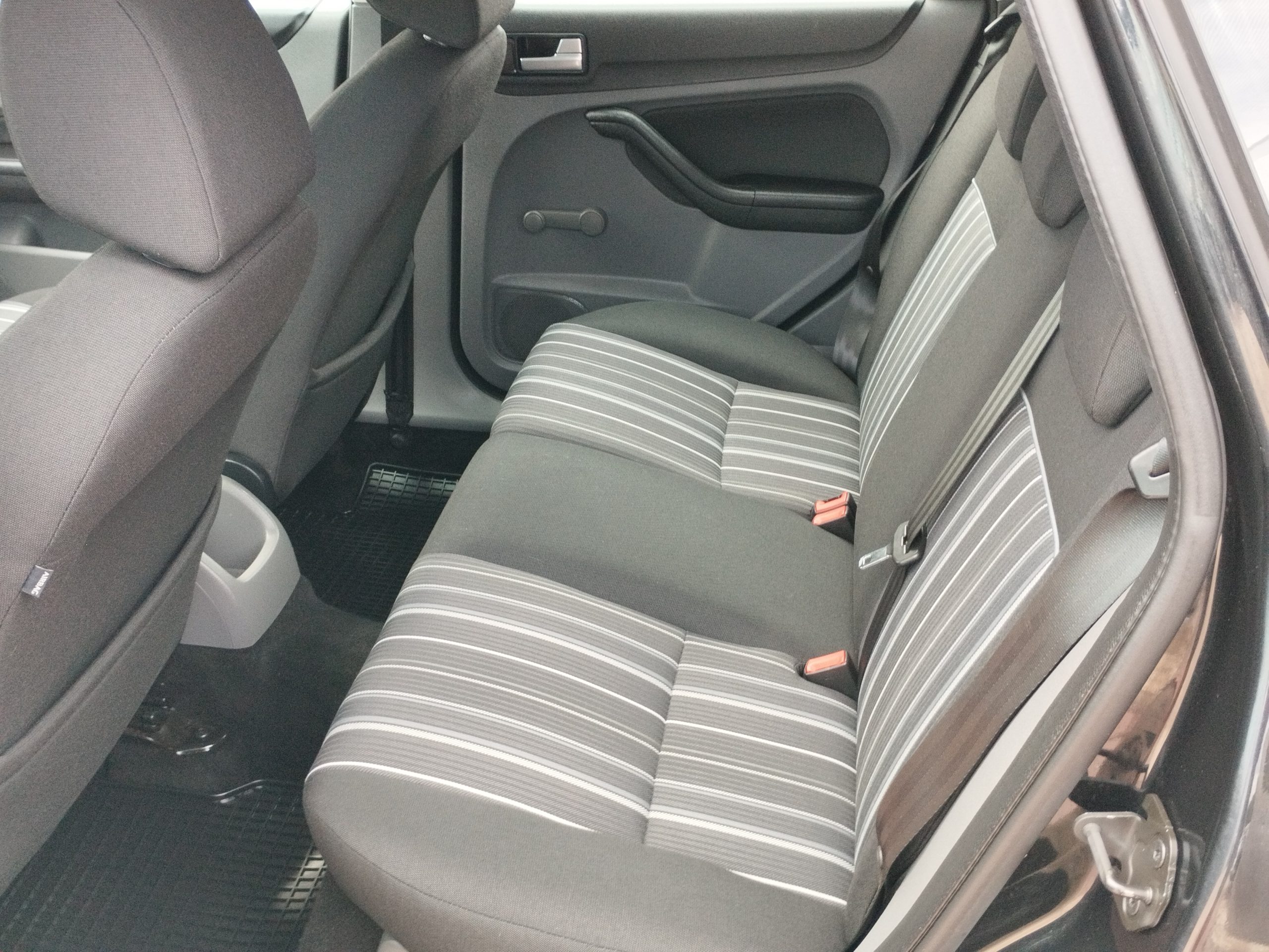 FORD FOCUS 1.6 Fresh EURO5 69.000km! KLÍMA. ÜLÉSFŰTÉS. SZÉLVÉDŐFŰTÉS. ALUFELNI