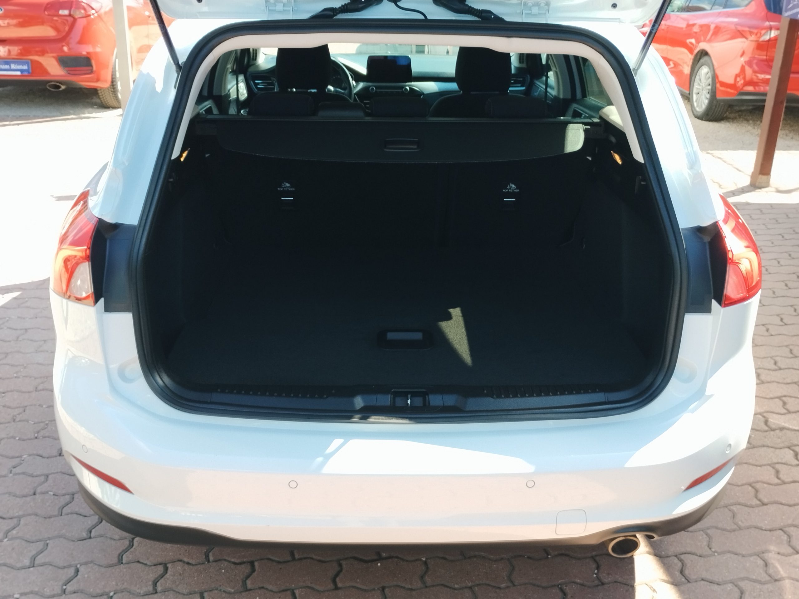 FORD FOCUS 1.5 EcoBlue Titanium MO.-i. 1. Tulaj. Szervizkönyv! TEMPOMAT. NAVIGÁCIÓ. KAMREA. ÜLÉSFŰTÉS