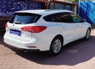 FORD FOCUS 1.5 EcoBlue Titanium MO.-i. 1. Tulaj. Szervizkönyv! TEMPOMAT. NAVIGÁCIÓ. KAMREA. ÜLÉSFŰTÉS