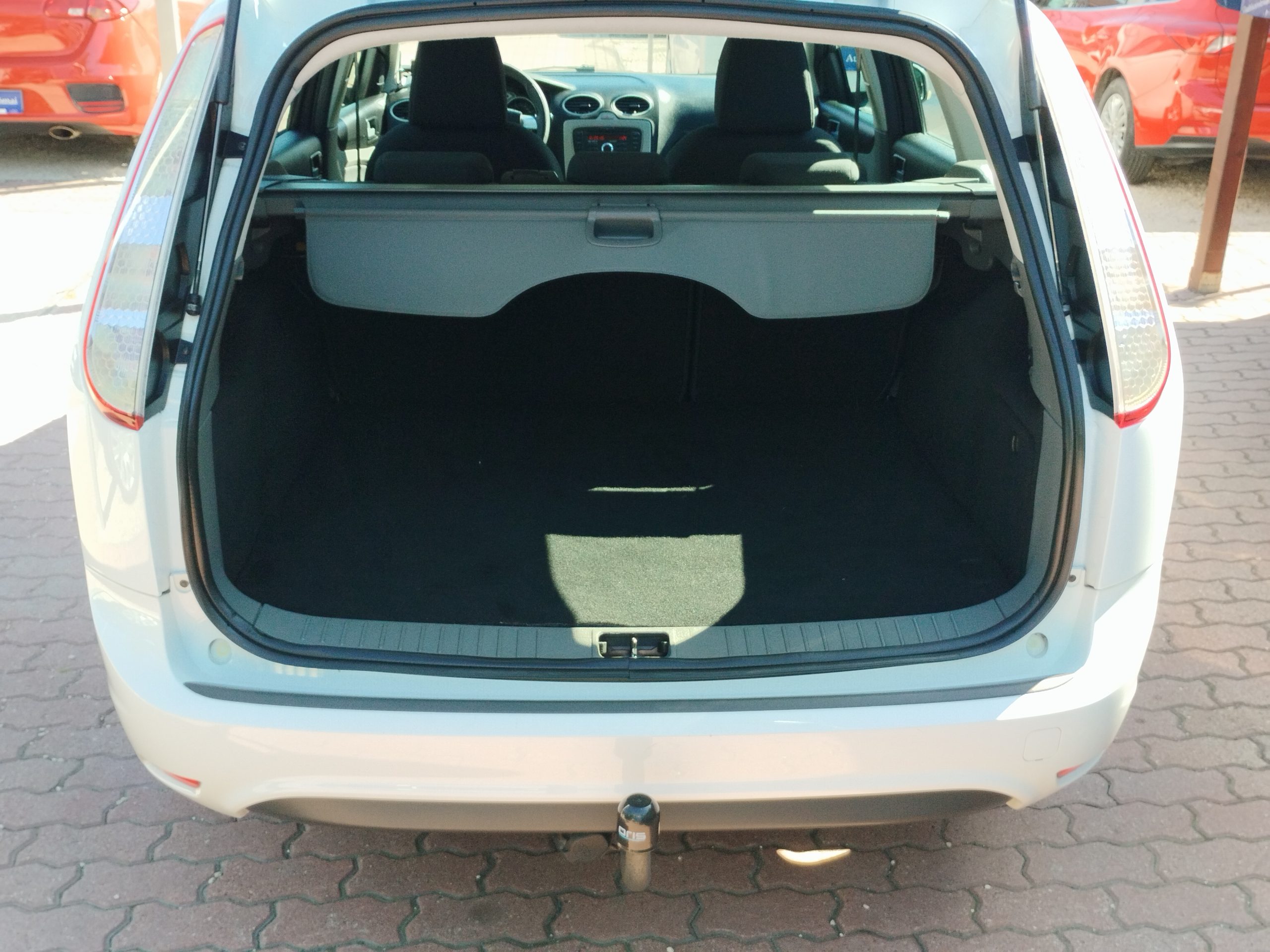 FORD FOCUS 1.6 Fresh EURO5 2. Tulaj. KLÍMA. VONÓHOROG. SZÉLVÉDŐFŰTÉS. ELEKTROMOS ABLAK