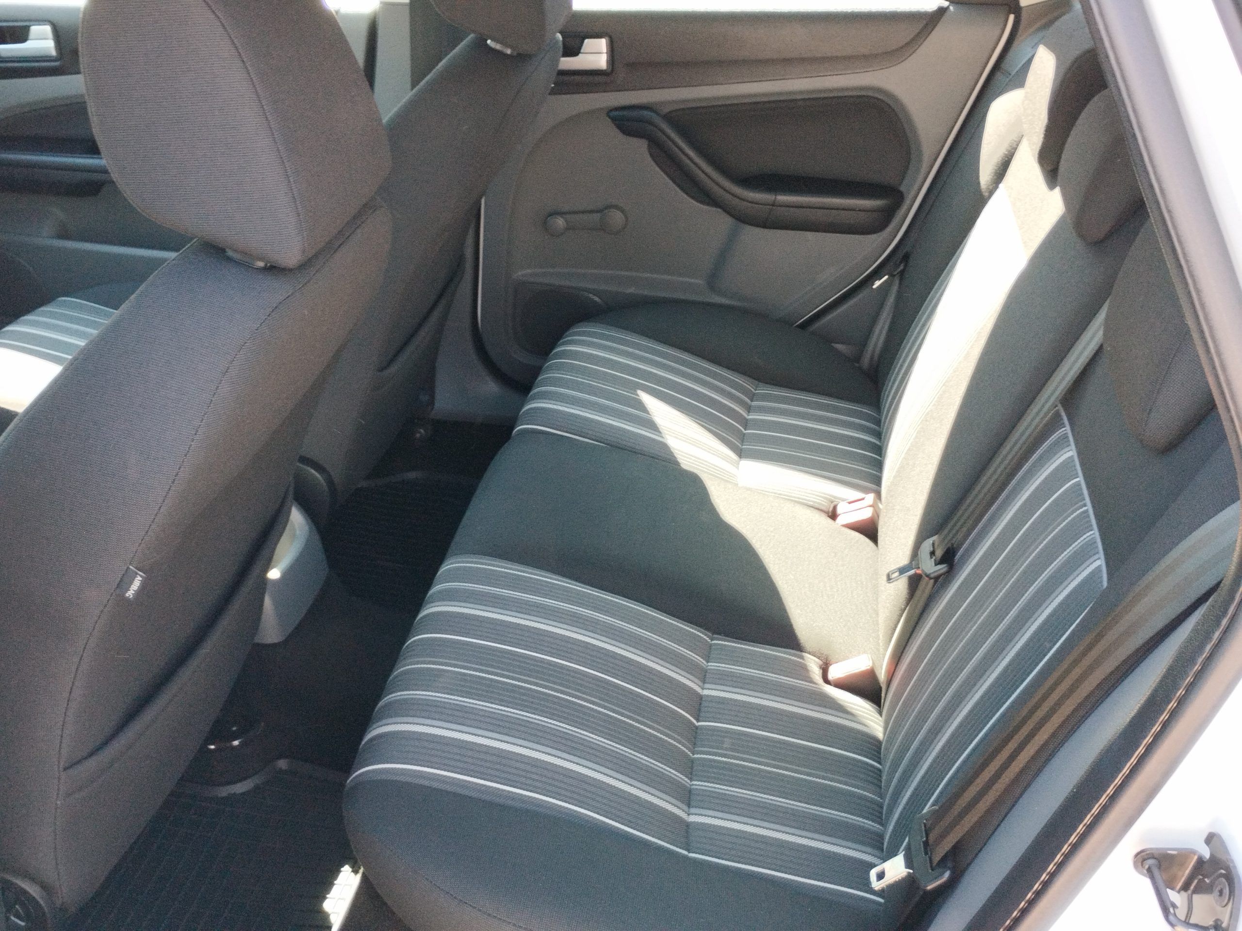 FORD FOCUS 1.6 Fresh EURO5 2. Tulaj. KLÍMA. VONÓHOROG. SZÉLVÉDŐFŰTÉS. ELEKTROMOS ABLAK