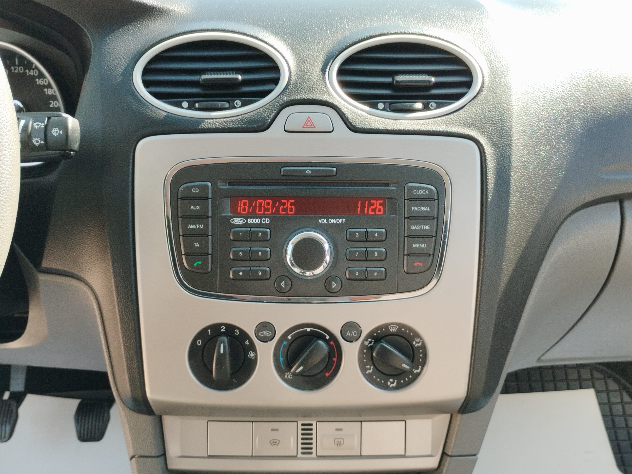 FORD FOCUS 1.6 Fresh EURO5 2. Tulaj. KLÍMA. VONÓHOROG. SZÉLVÉDŐFŰTÉS. ELEKTROMOS ABLAK