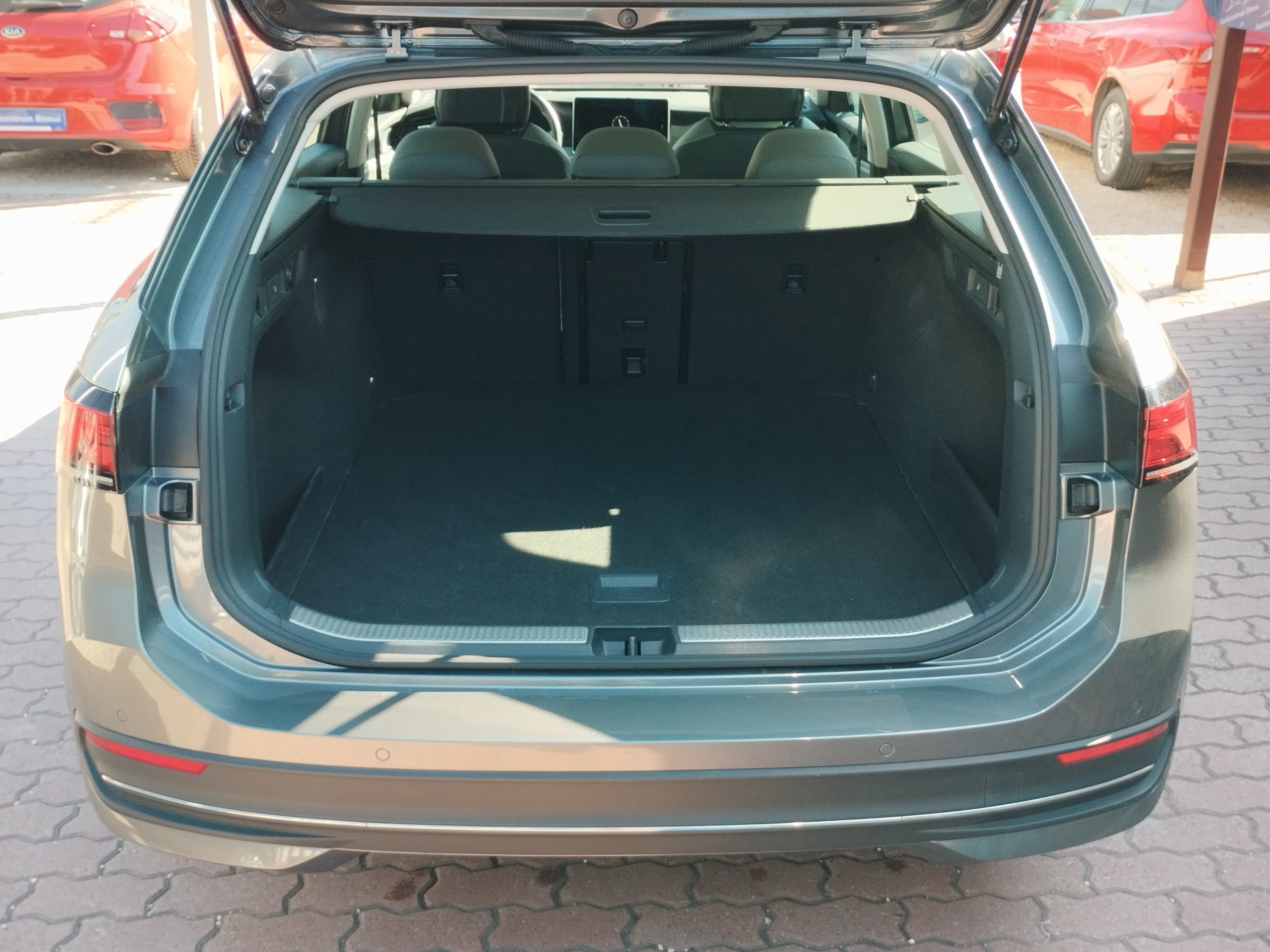 VOLKSWAGEN PASSAT IX Variant 2.0 TDI SCR Business DSG. 42.000KM! NAVIGÁCIÓ. TEMPOMAT. KAMERA