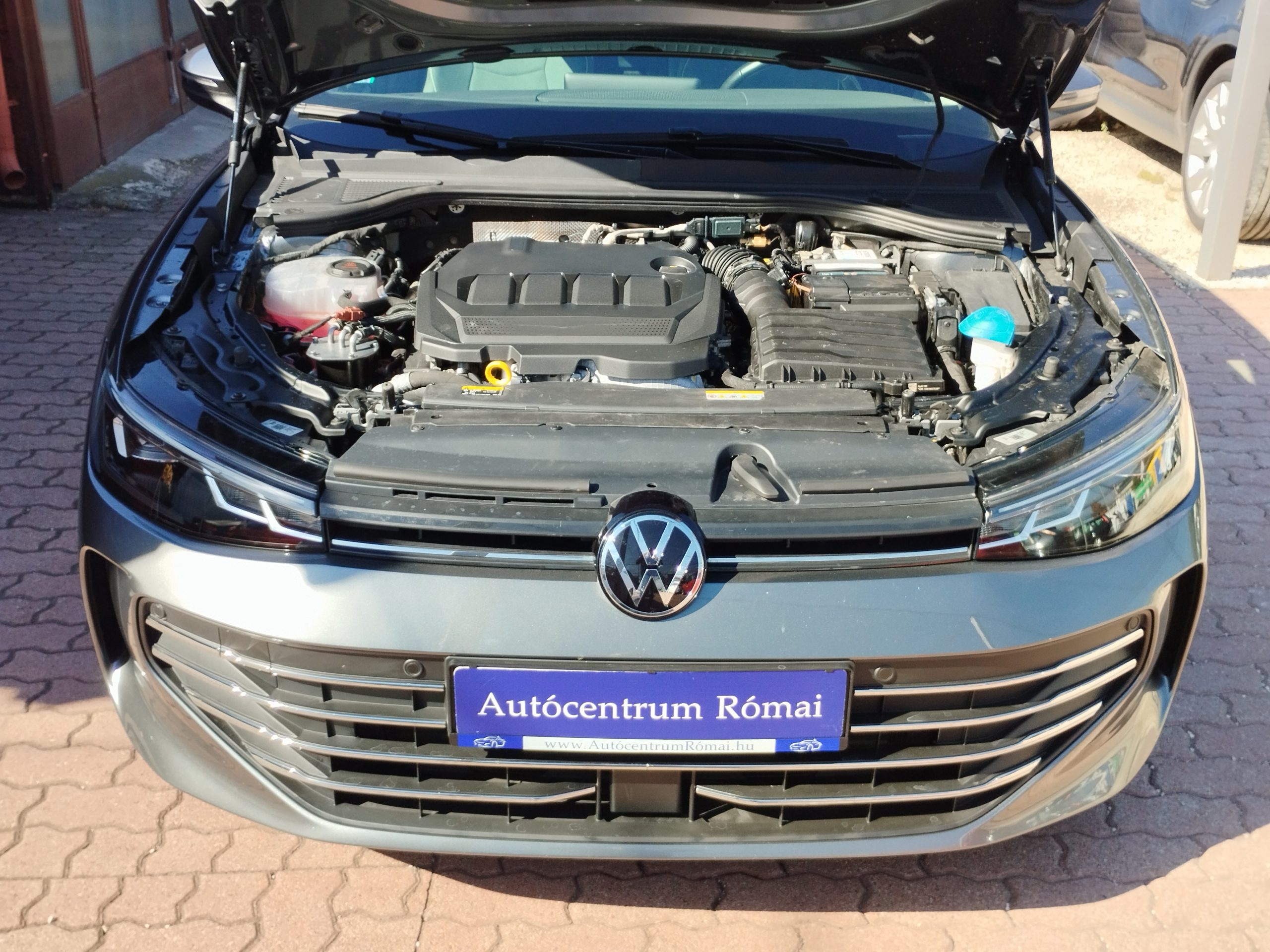 VOLKSWAGEN PASSAT IX Variant 2.0 TDI SCR Business DSG. 42.000KM! NAVIGÁCIÓ. TEMPOMAT. KAMERA
