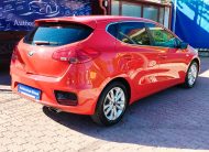 KIA CEE'D 1.4 CVVT LX Red Line. 2. Tulaj. Szervizkönyv! TEMPOMAT. PARKRADAR. ÜLÉSFŰTÉS