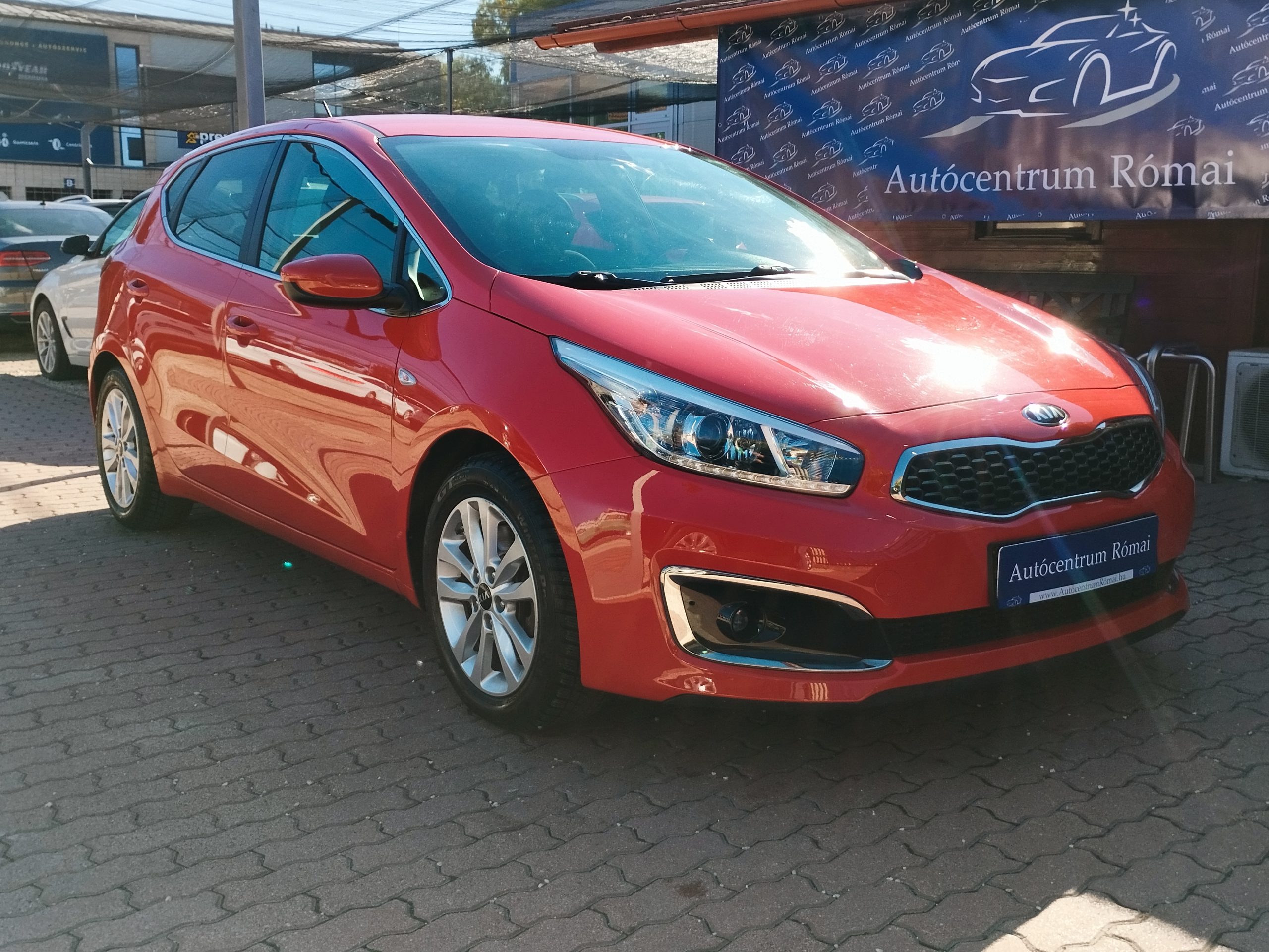 KIA CEE'D 1.4 CVVT LX Red Line. 2. Tulaj. Szervizkönyv! TEMPOMAT. PARKRADAR. ÜLÉSFŰTÉS