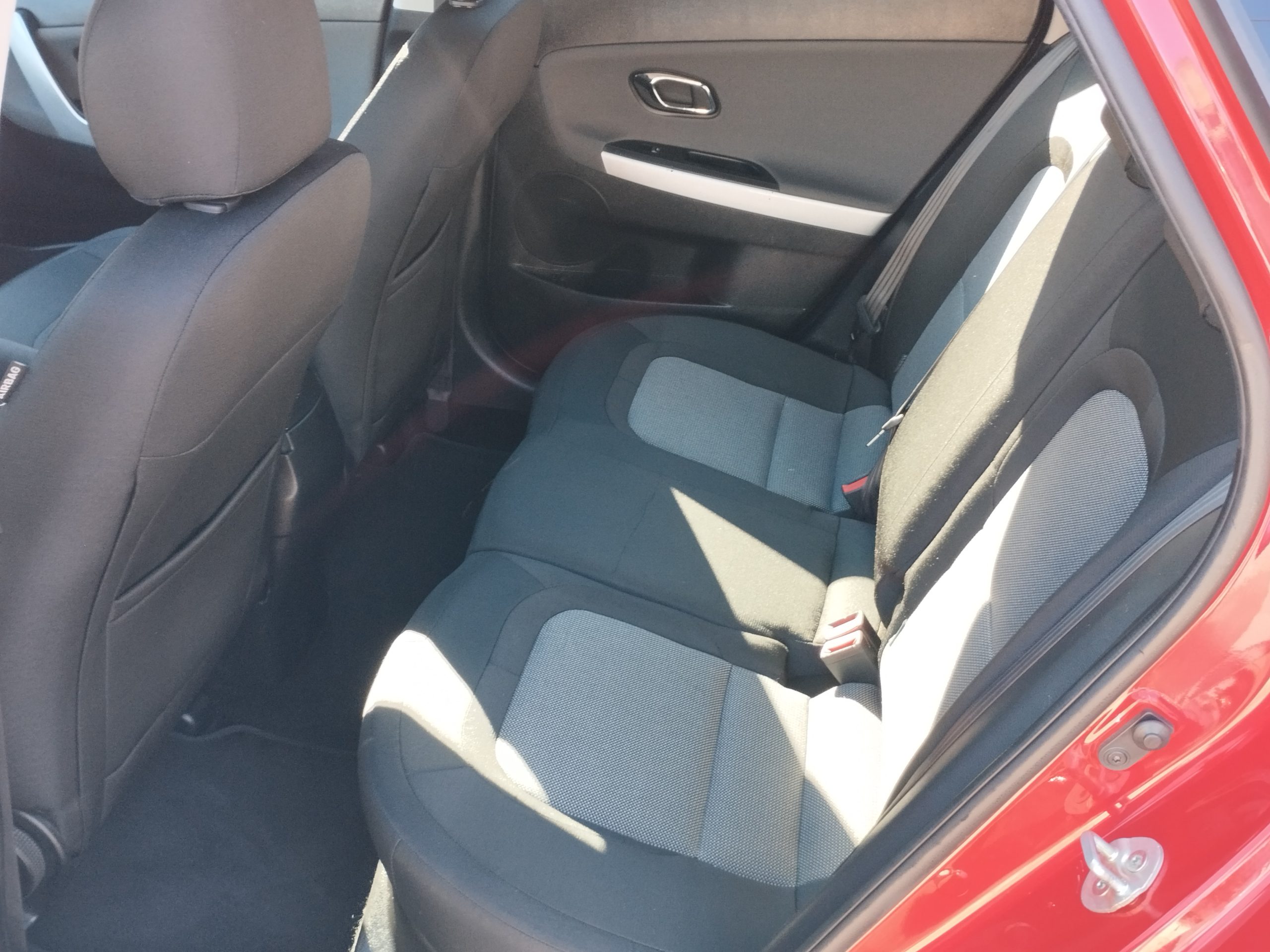 KIA CEE'D 1.4 CVVT LX Red Line. 2. Tulaj. Szervizkönyv! TEMPOMAT. PARKRADAR. ÜLÉSFŰTÉS