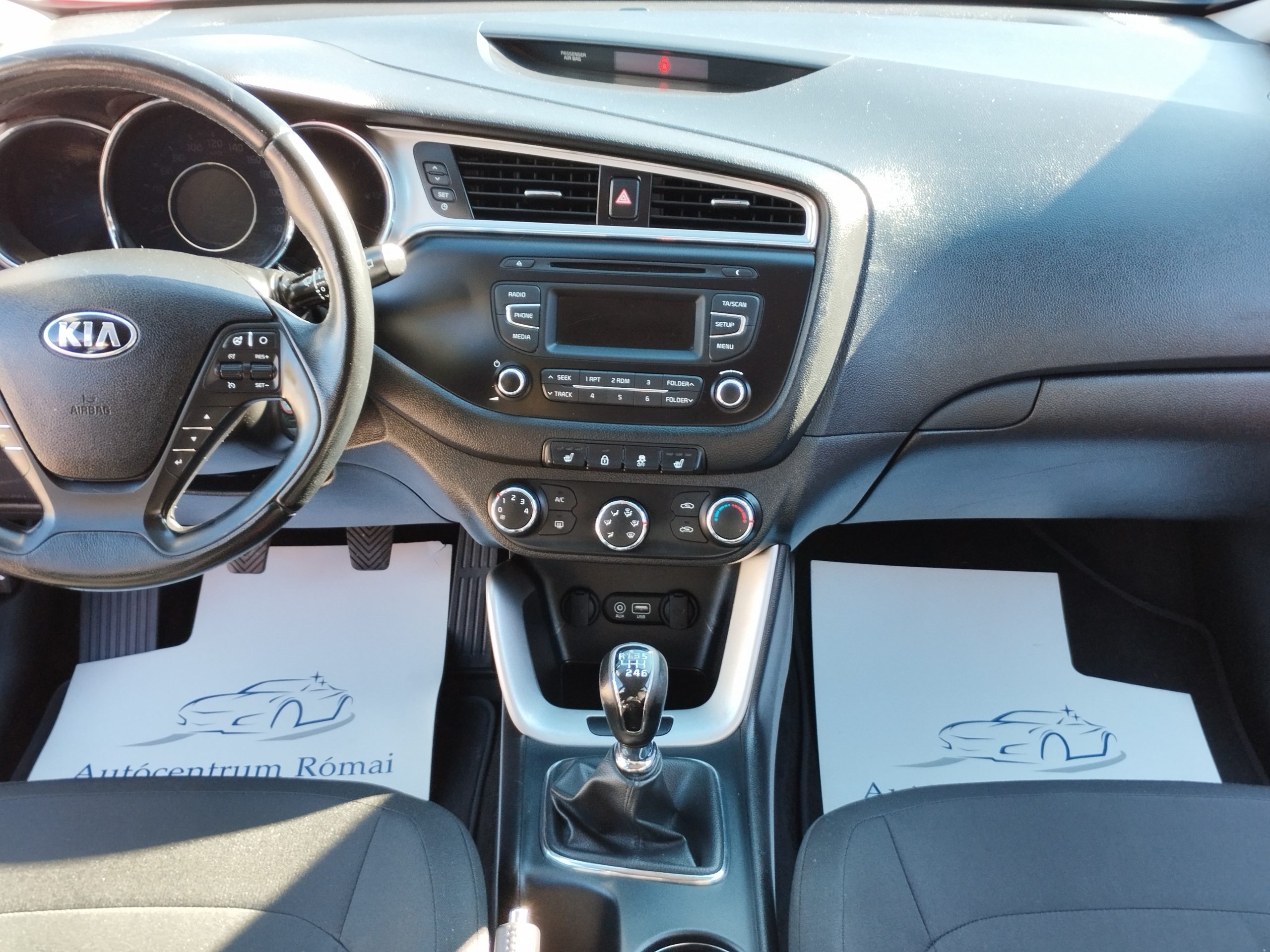 KIA CEE'D 1.4 CVVT LX Red Line. 2. Tulaj. Szervizkönyv! TEMPOMAT. PARKRADAR. ÜLÉSFŰTÉS