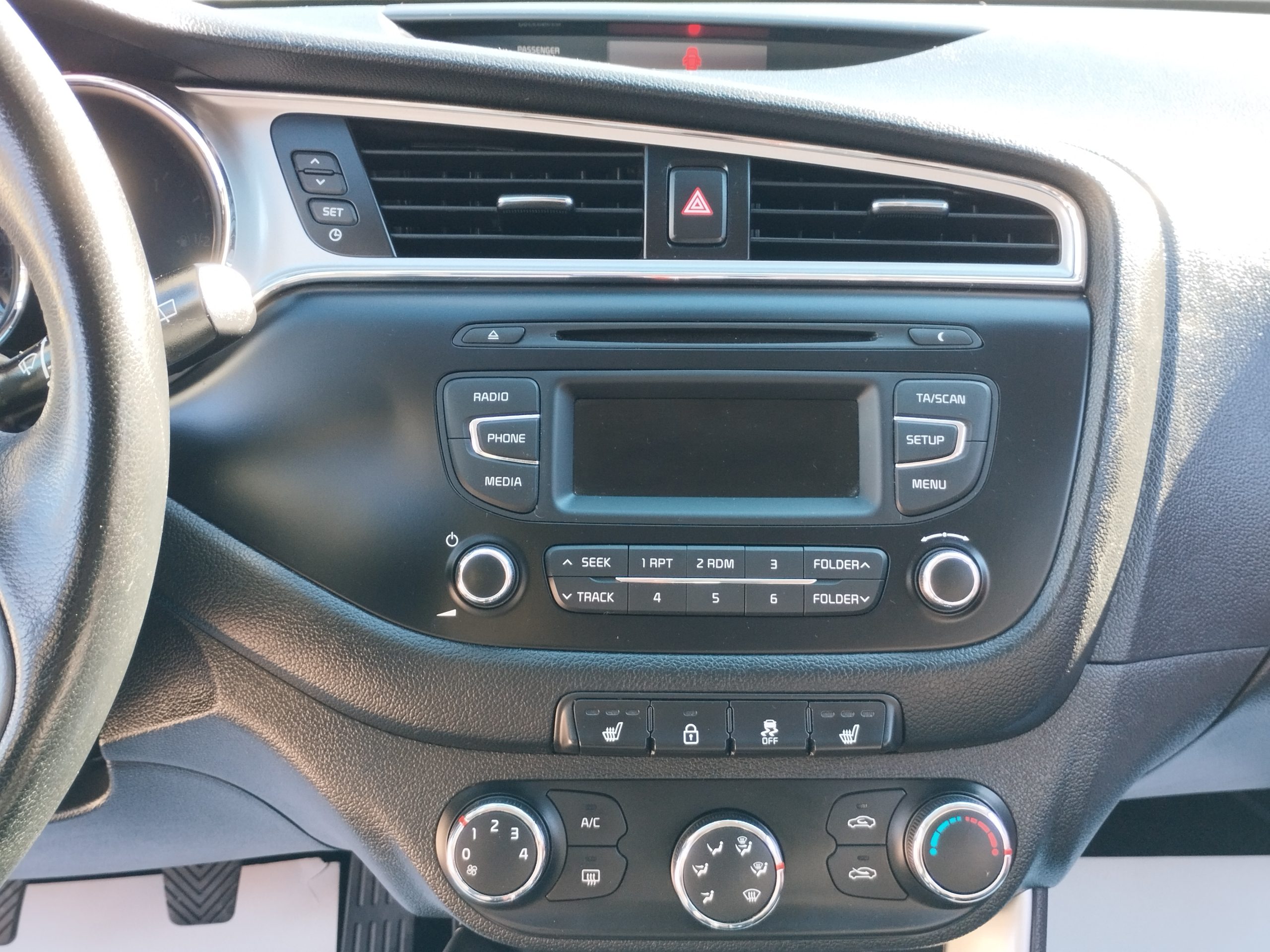 KIA CEE'D 1.4 CVVT LX Red Line. 2. Tulaj. Szervizkönyv! TEMPOMAT. PARKRADAR. ÜLÉSFŰTÉS