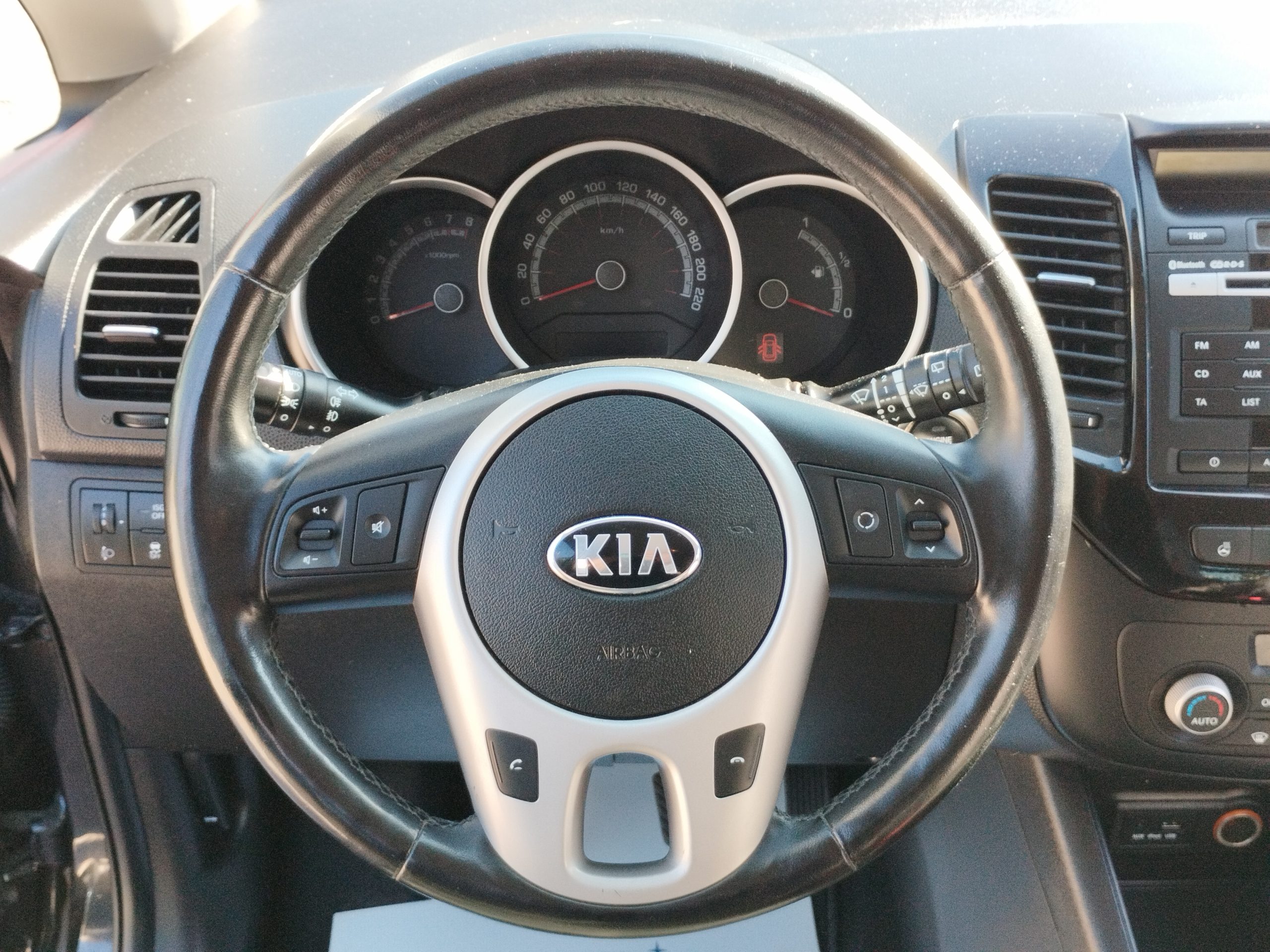 KIA VENGA 1.4 CVVT Limitált 2. Tulaj. DIGIT KLÍMA. FÉLBŐR BELSŐ. ÜLÉSFŰTÉS. PARKRADAR