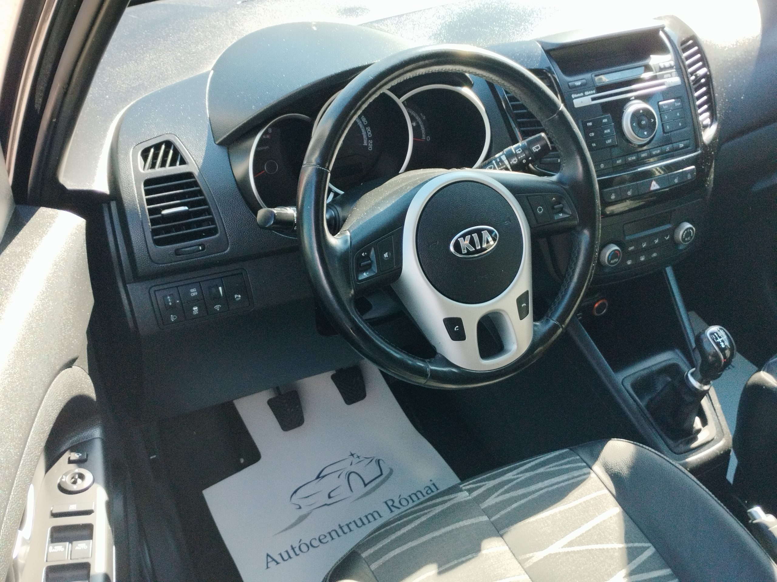 KIA VENGA 1.4 CVVT Limitált 2. Tulaj. DIGIT KLÍMA. FÉLBŐR BELSŐ. ÜLÉSFŰTÉS. PARKRADAR