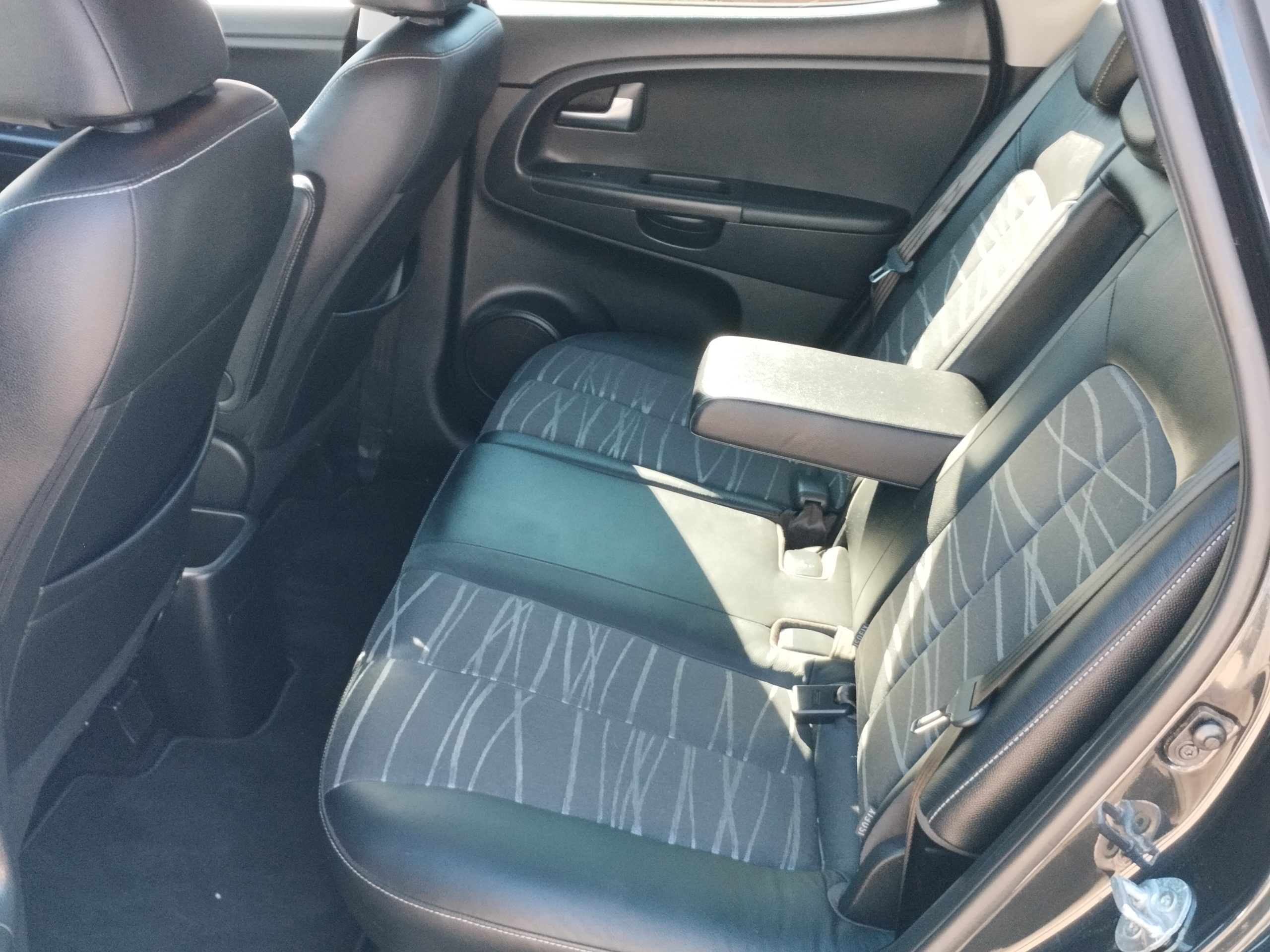 KIA VENGA 1.4 CVVT Limitált 2. Tulaj. DIGIT KLÍMA. FÉLBŐR BELSŐ. ÜLÉSFŰTÉS. PARKRADAR