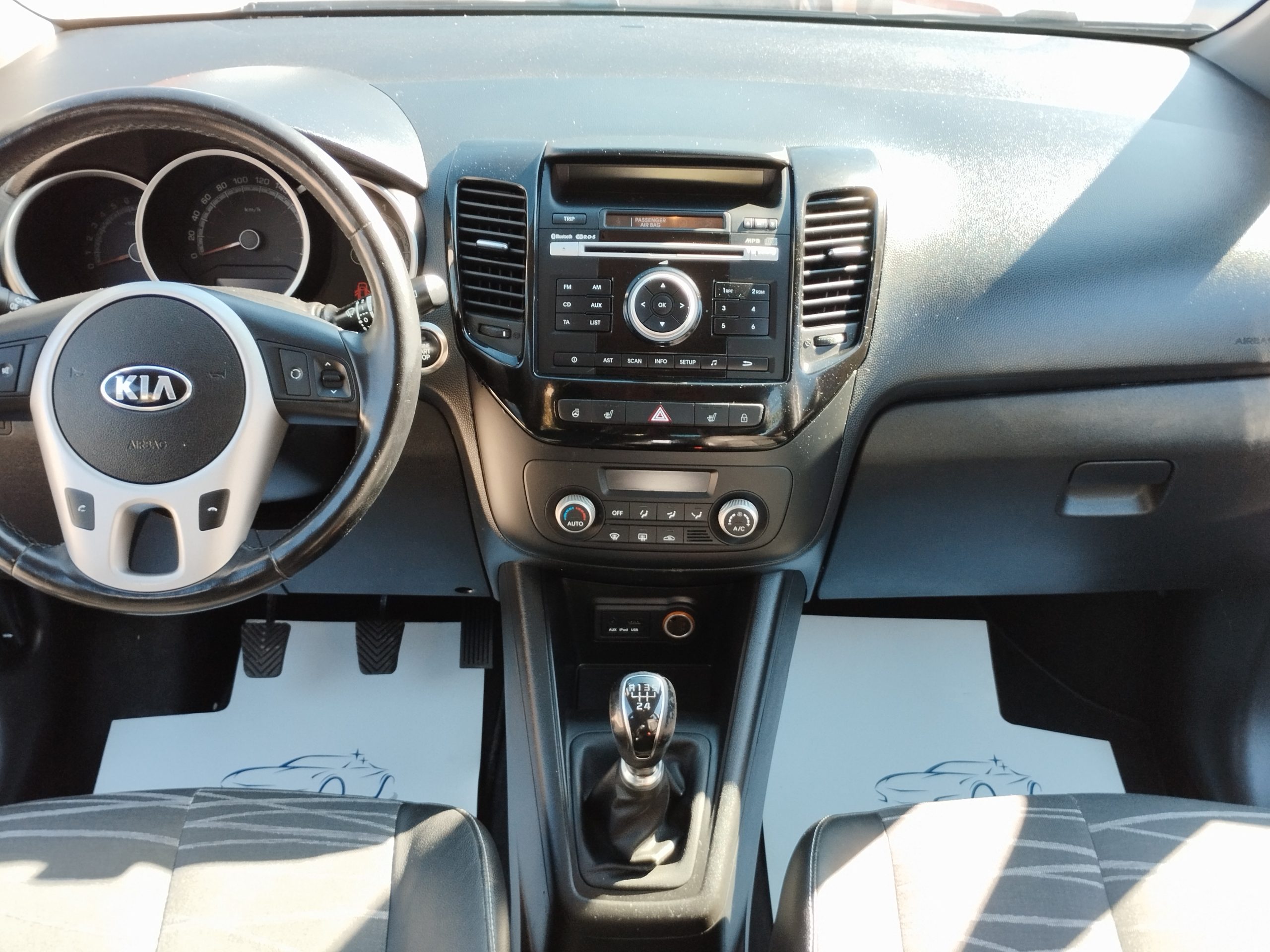 KIA VENGA 1.4 CVVT Limitált 2. Tulaj. DIGIT KLÍMA. FÉLBŐR BELSŐ. ÜLÉSFŰTÉS. PARKRADAR