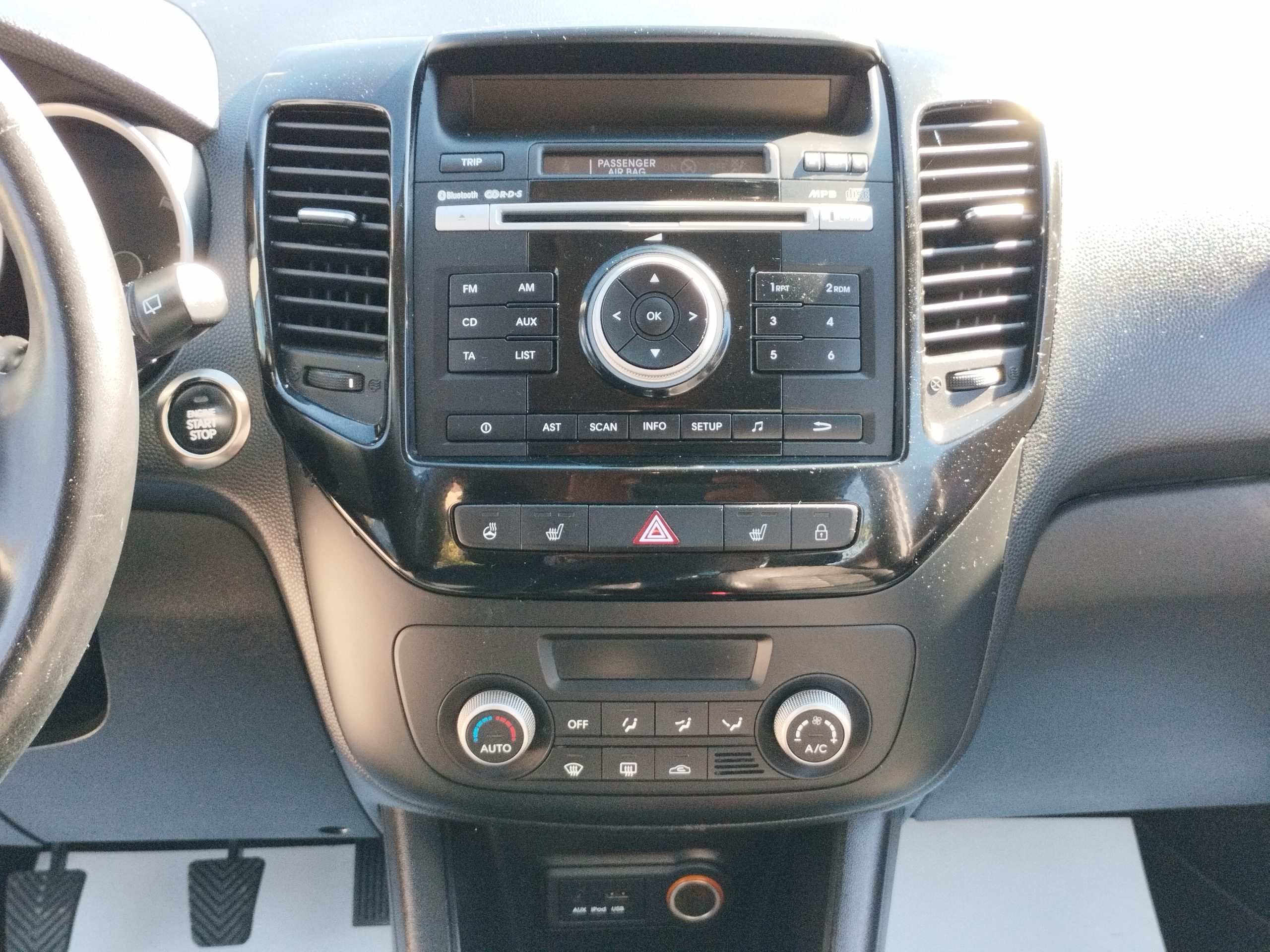 KIA VENGA 1.4 CVVT Limitált 2. Tulaj. DIGIT KLÍMA. FÉLBŐR BELSŐ. ÜLÉSFŰTÉS. PARKRADAR