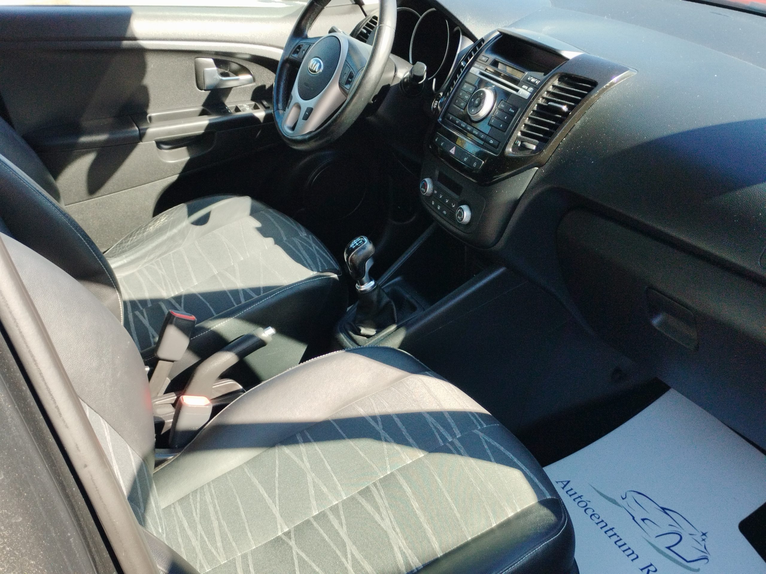 KIA VENGA 1.4 CVVT Limitált 2. Tulaj. DIGIT KLÍMA. FÉLBŐR BELSŐ. ÜLÉSFŰTÉS. PARKRADAR