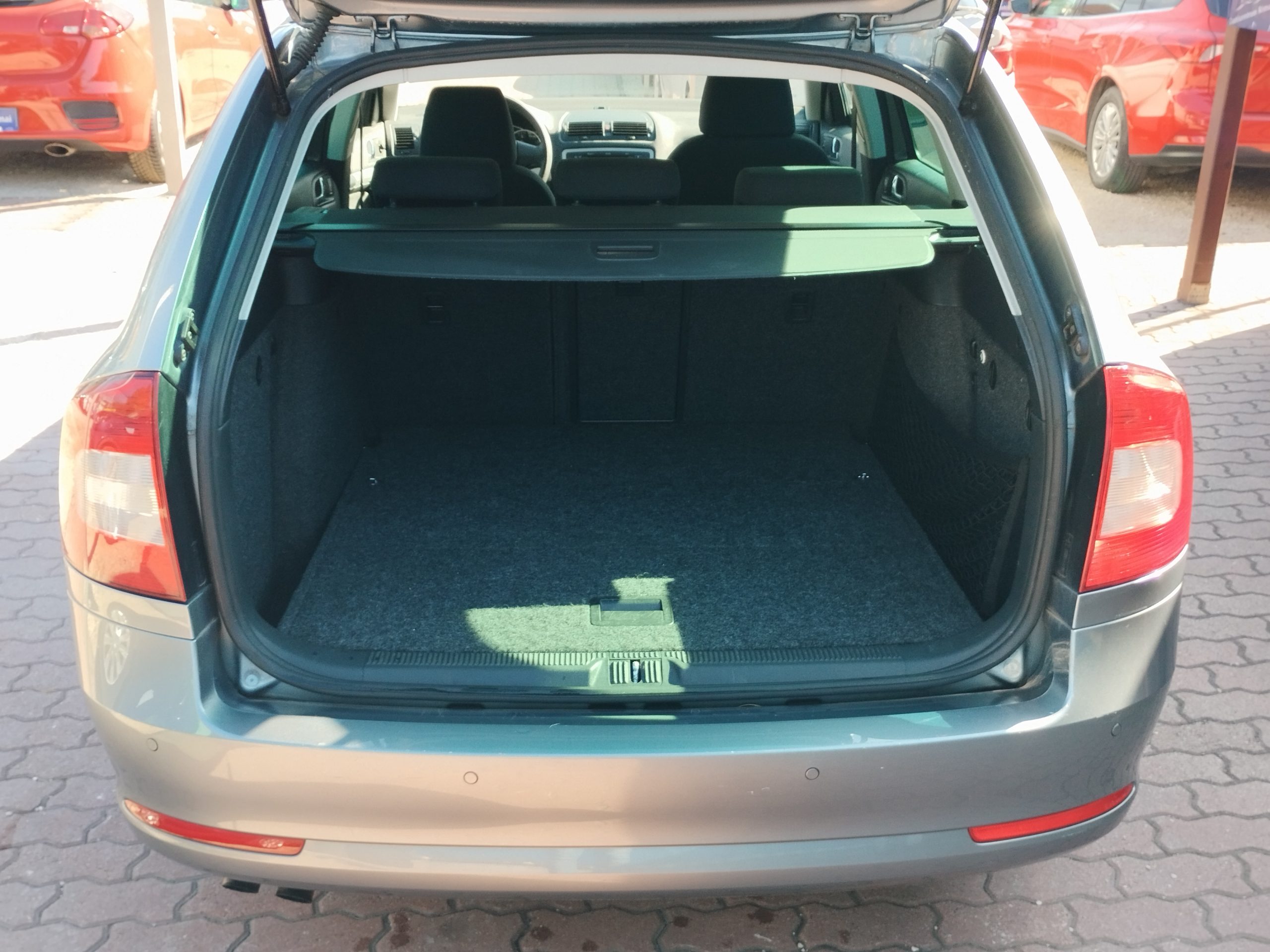 SKODA OCTAVIA Combi 1.8 TSI Ambition Style. 1. Tulaj. Szervizkönyv! TEMPOMAT. PARKRADAR. ÜLÉSFŰTÉS. ALUFELNI