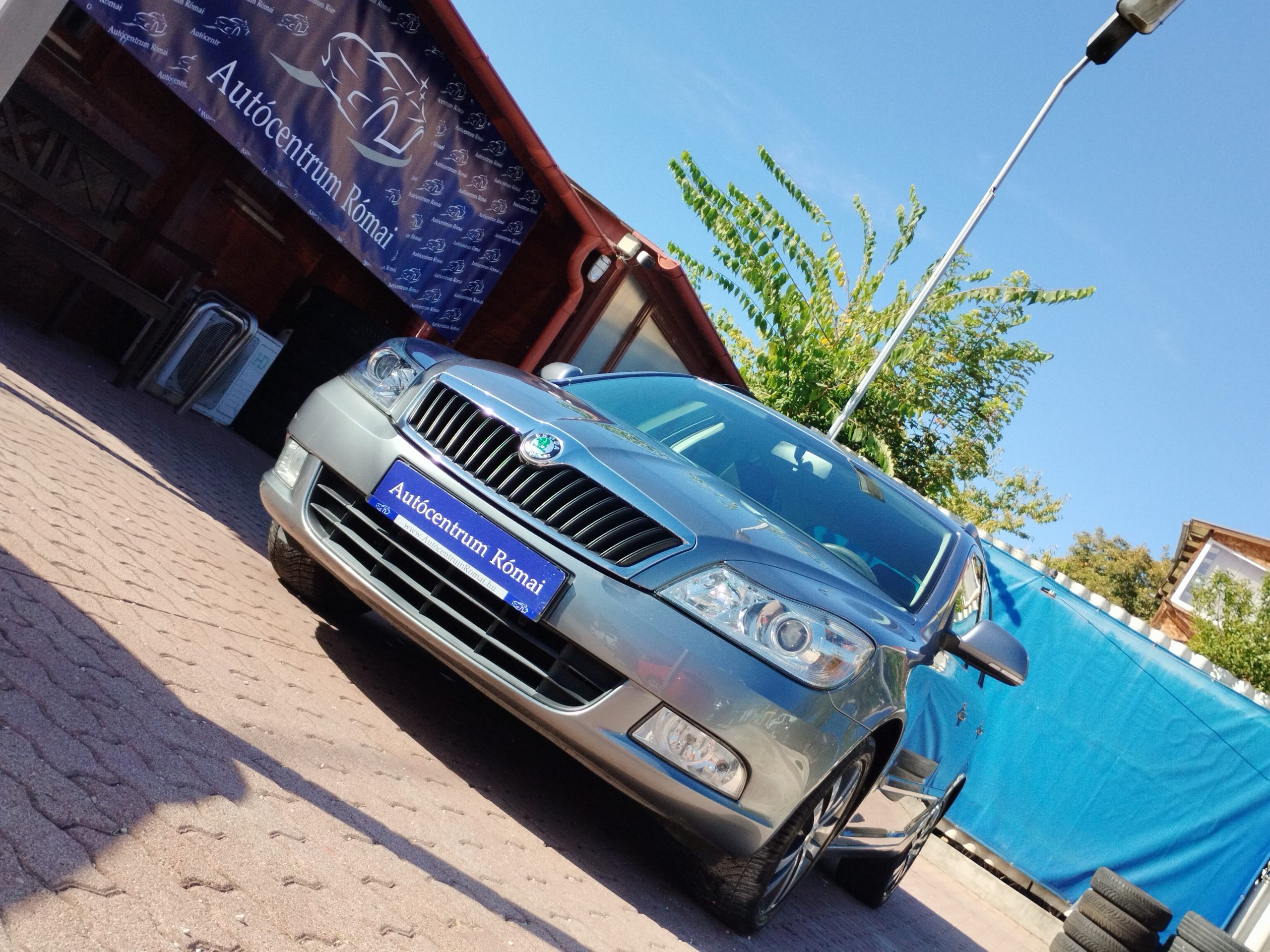 SKODA OCTAVIA Combi 1.8 TSI Ambition Style. 1. Tulaj. Szervizkönyv! TEMPOMAT. PARKRADAR. ÜLÉSFŰTÉS. ALUFELNI