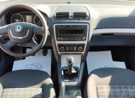 SKODA OCTAVIA Combi 1.8 TSI Ambition Style. 1. Tulaj. Szervizkönyv! TEMPOMAT. PARKRADAR. ÜLÉSFŰTÉS. ALUFELNI