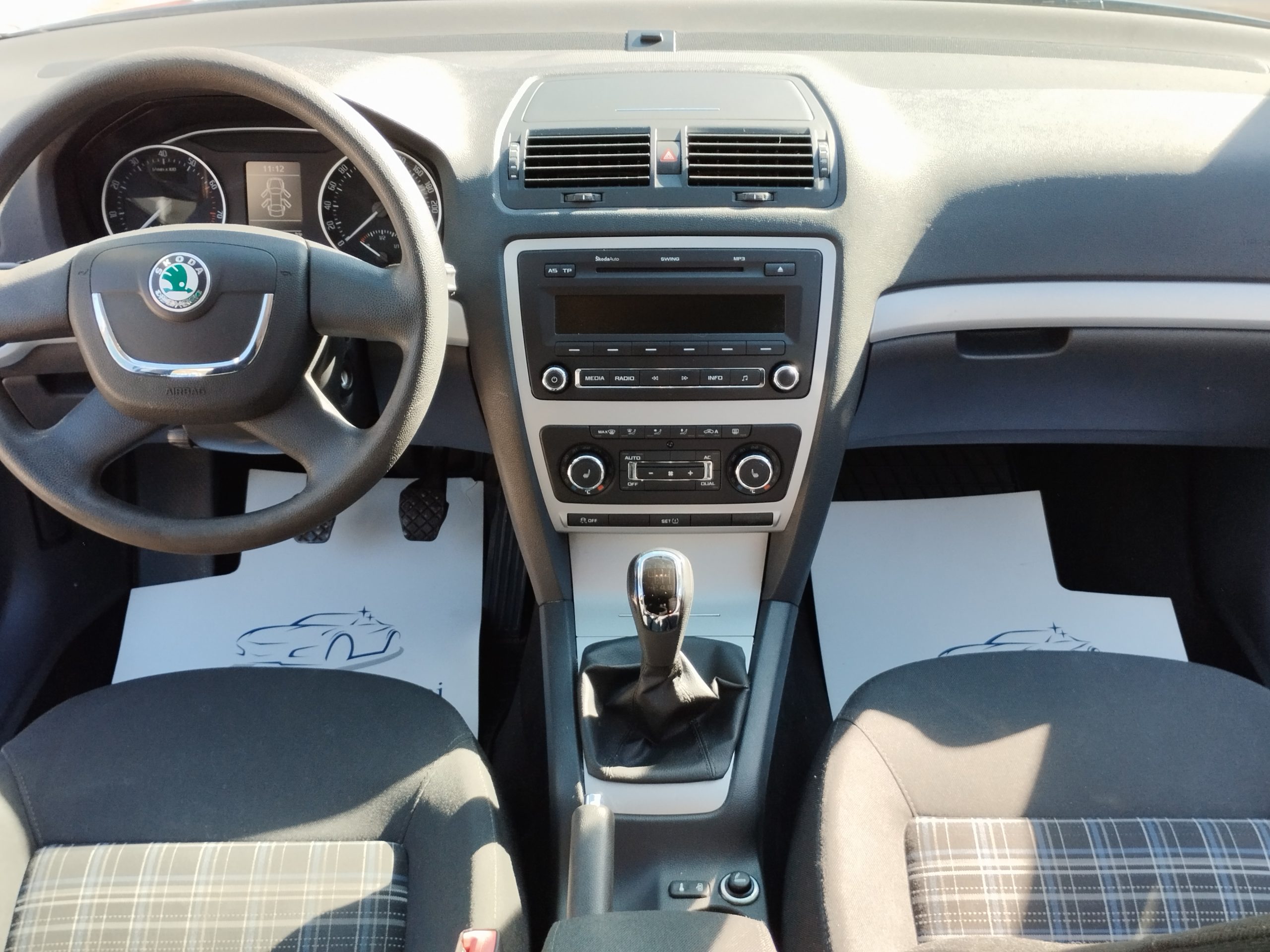 SKODA OCTAVIA Combi 1.8 TSI Ambition Style. 1. Tulaj. Szervizkönyv! TEMPOMAT. PARKRADAR. ÜLÉSFŰTÉS. ALUFELNI