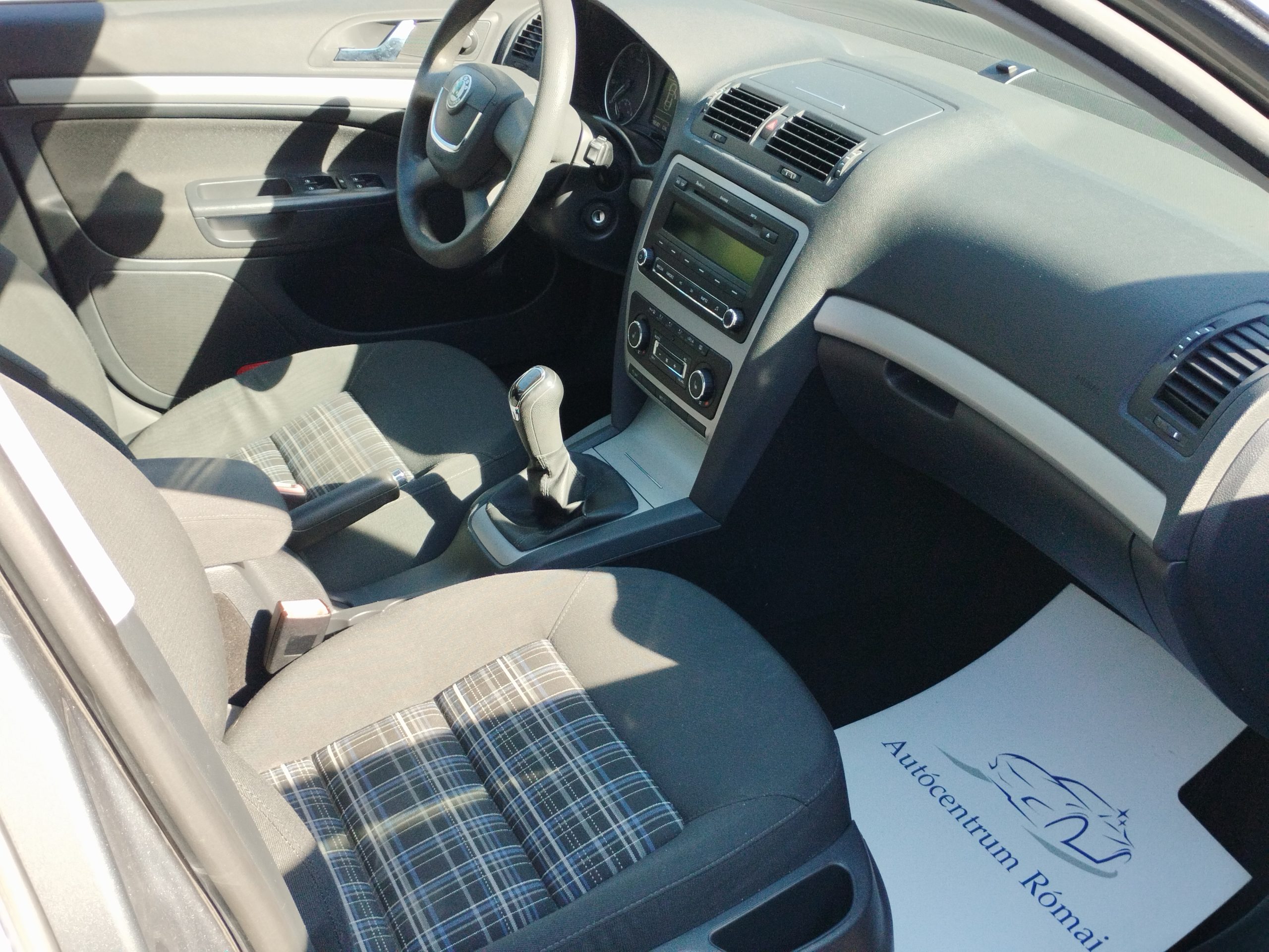 SKODA OCTAVIA Combi 1.8 TSI Ambition Style. 1. Tulaj. Szervizkönyv! TEMPOMAT. PARKRADAR. ÜLÉSFŰTÉS. ALUFELNI
