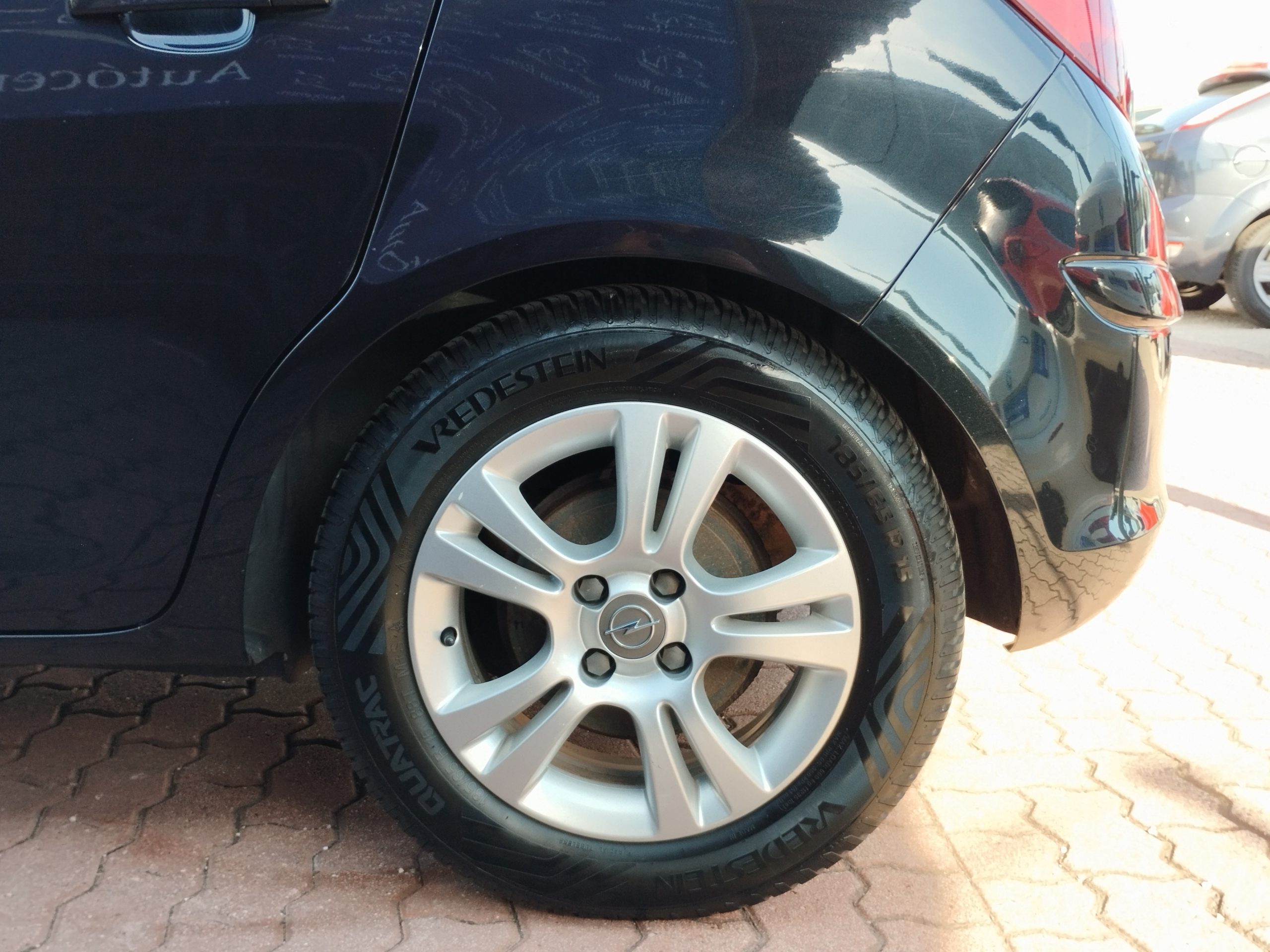 OPEL CORSA D 1.4 Active 2. Tulaj. Szervizönyv! DIGIT KLÍMA. TEMPOMAT. NAVIGÁCIÓ. ÜLÉSFŰTÉS
