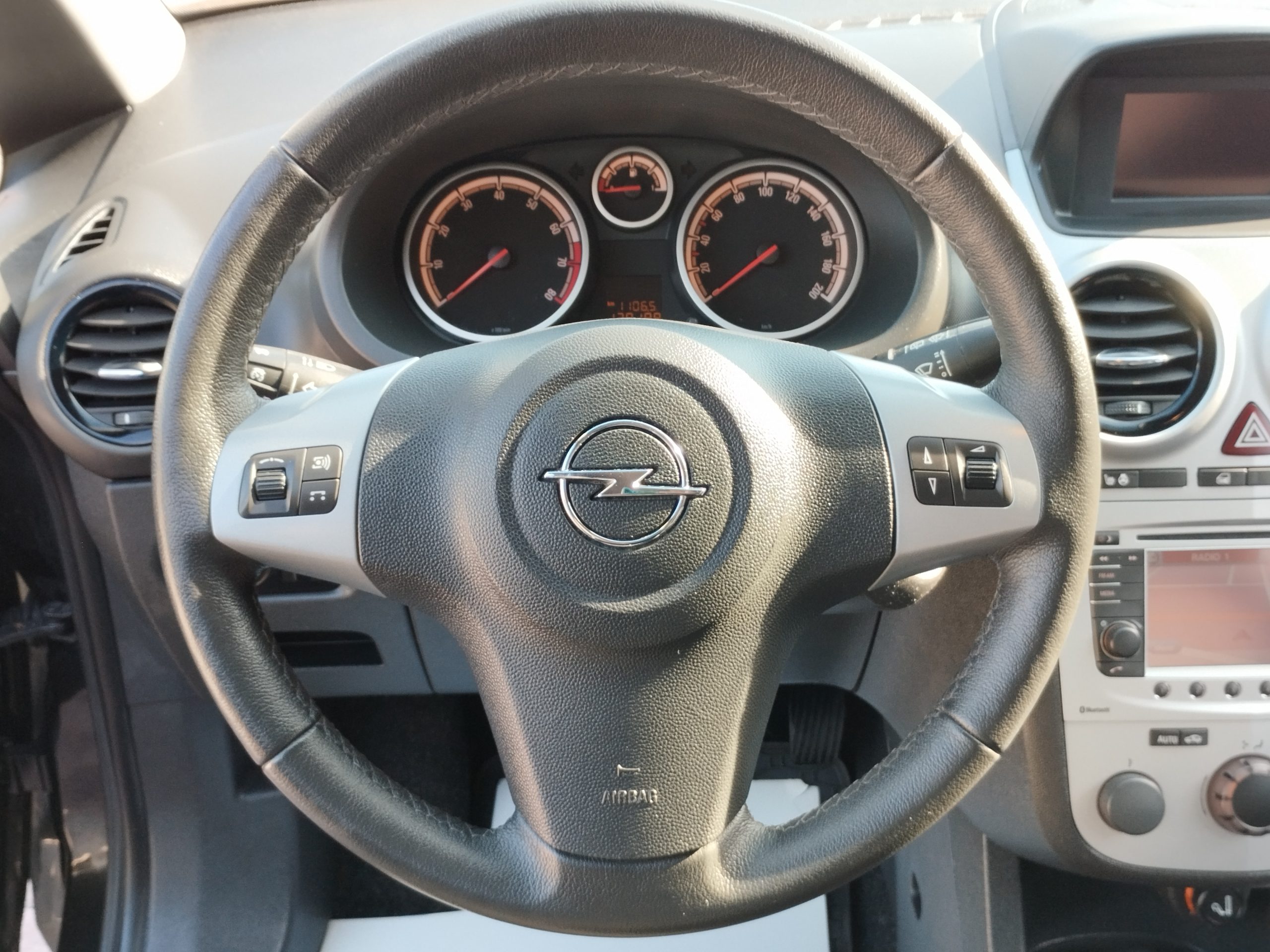 OPEL CORSA D 1.4 Active 2. Tulaj. Szervizönyv! DIGIT KLÍMA. TEMPOMAT. NAVIGÁCIÓ. ÜLÉSFŰTÉS