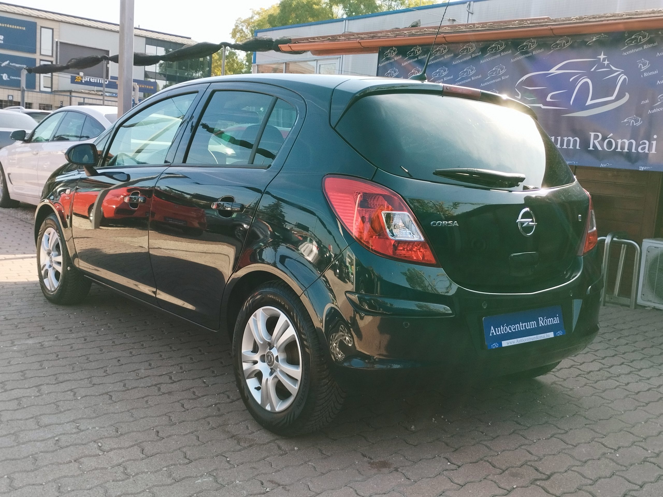 OPEL CORSA D 1.4 Active 2. Tulaj. Szervizönyv! DIGIT KLÍMA. TEMPOMAT. NAVIGÁCIÓ. ÜLÉSFŰTÉS