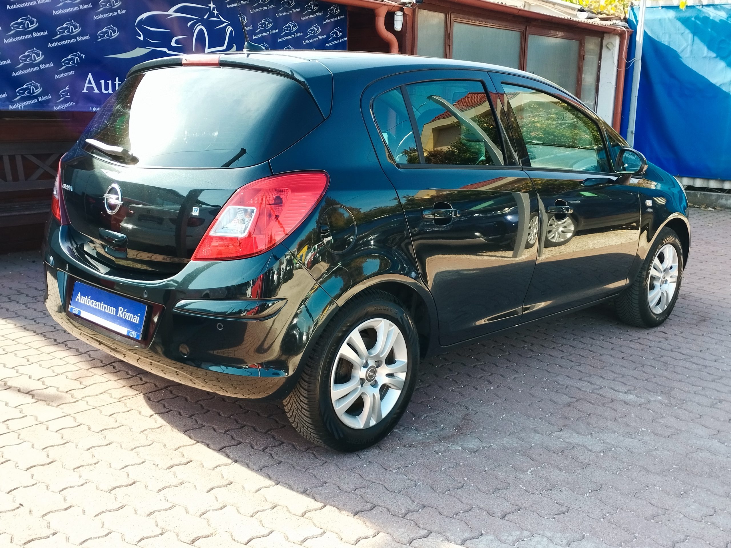 OPEL CORSA D 1.4 Active 2. Tulaj. Szervizönyv! DIGIT KLÍMA. TEMPOMAT. NAVIGÁCIÓ. ÜLÉSFŰTÉS
