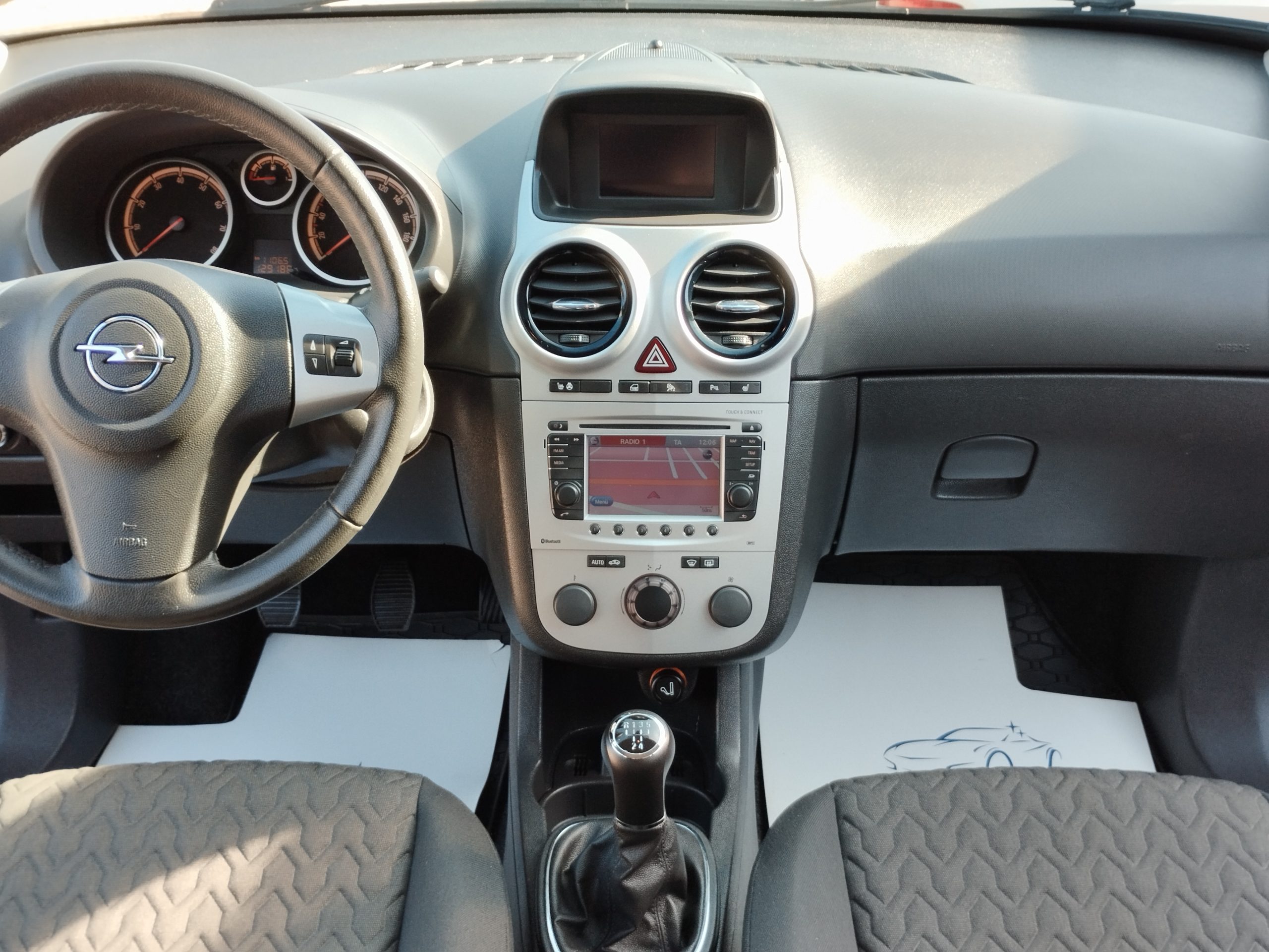 OPEL CORSA D 1.4 Active 2. Tulaj. Szervizönyv! DIGIT KLÍMA. TEMPOMAT. NAVIGÁCIÓ. ÜLÉSFŰTÉS