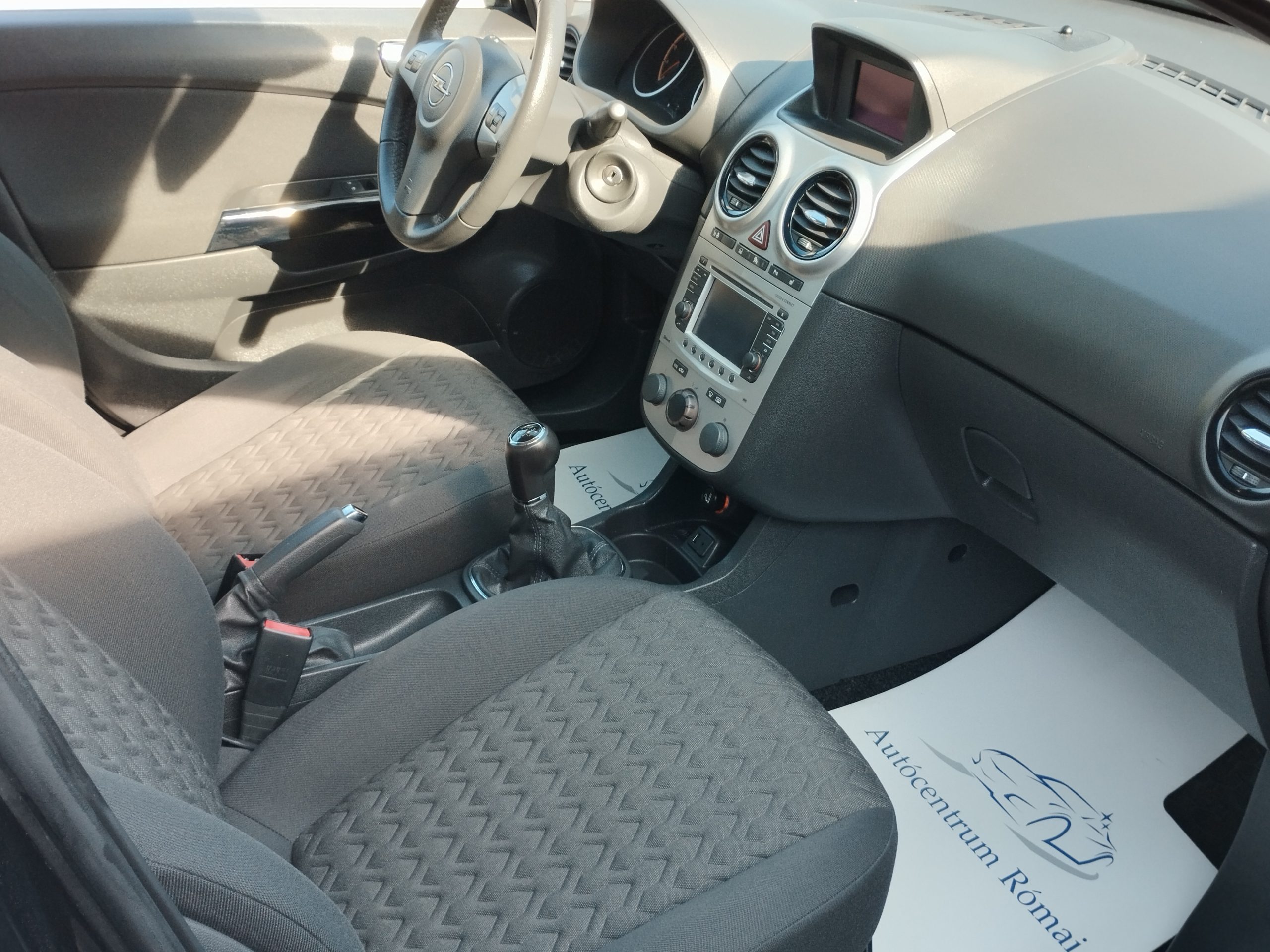 OPEL CORSA D 1.4 Active 2. Tulaj. Szervizönyv! DIGIT KLÍMA. TEMPOMAT. NAVIGÁCIÓ. ÜLÉSFŰTÉS